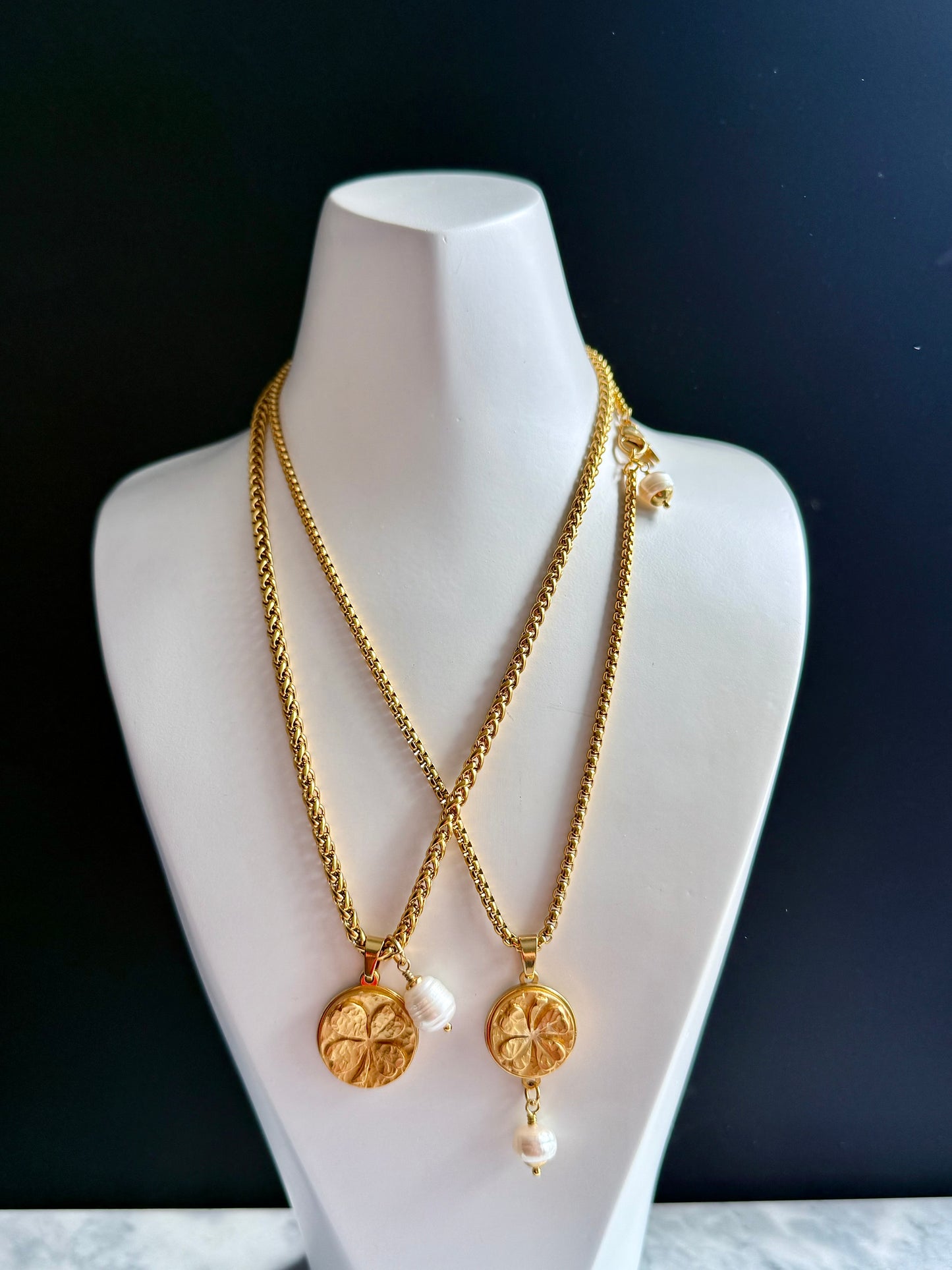 🍀 Rare gold enamel button necklace 2 out of 2 large size