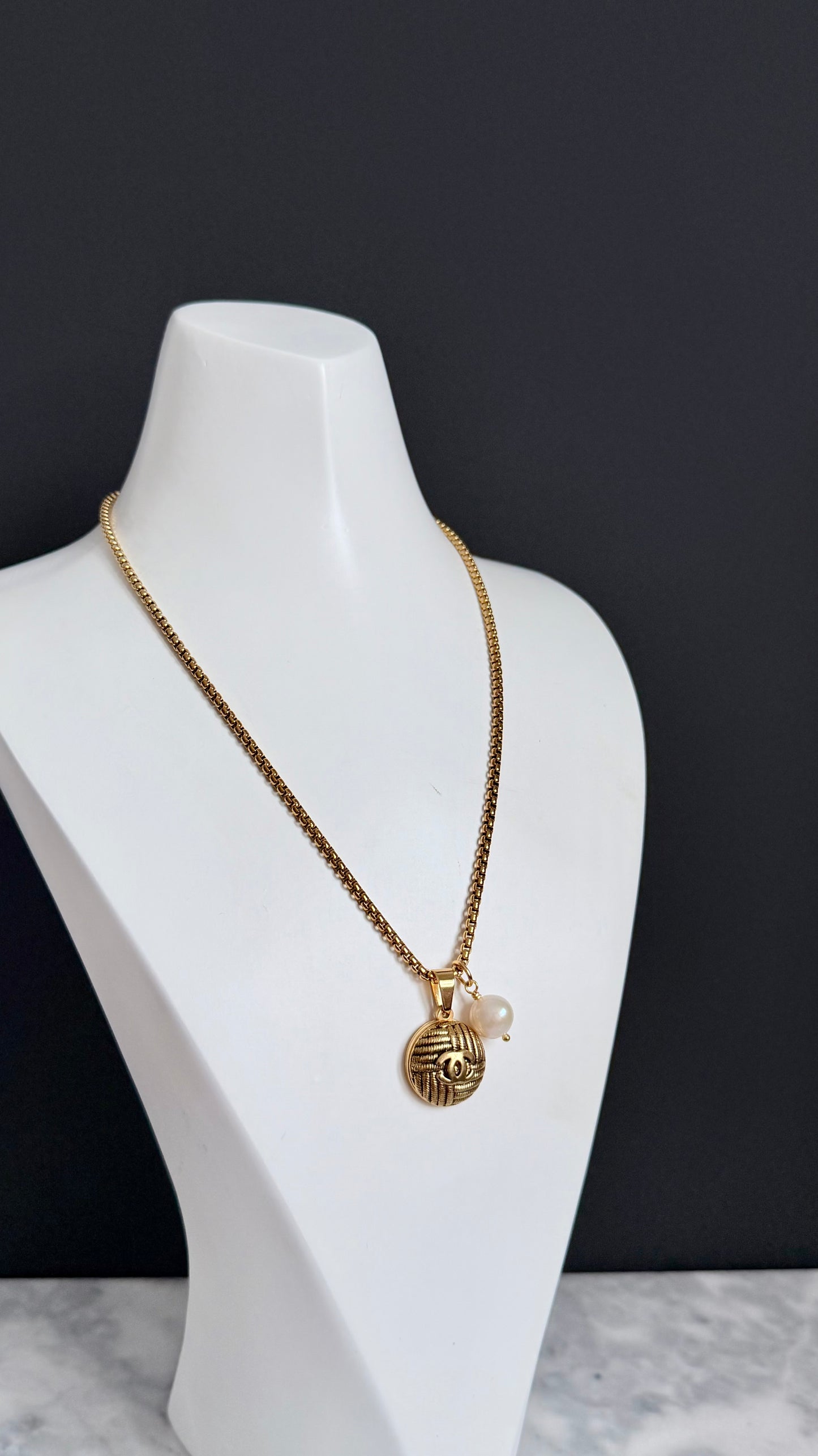 ❤️ EXTREMELY RARE reworked button necklace