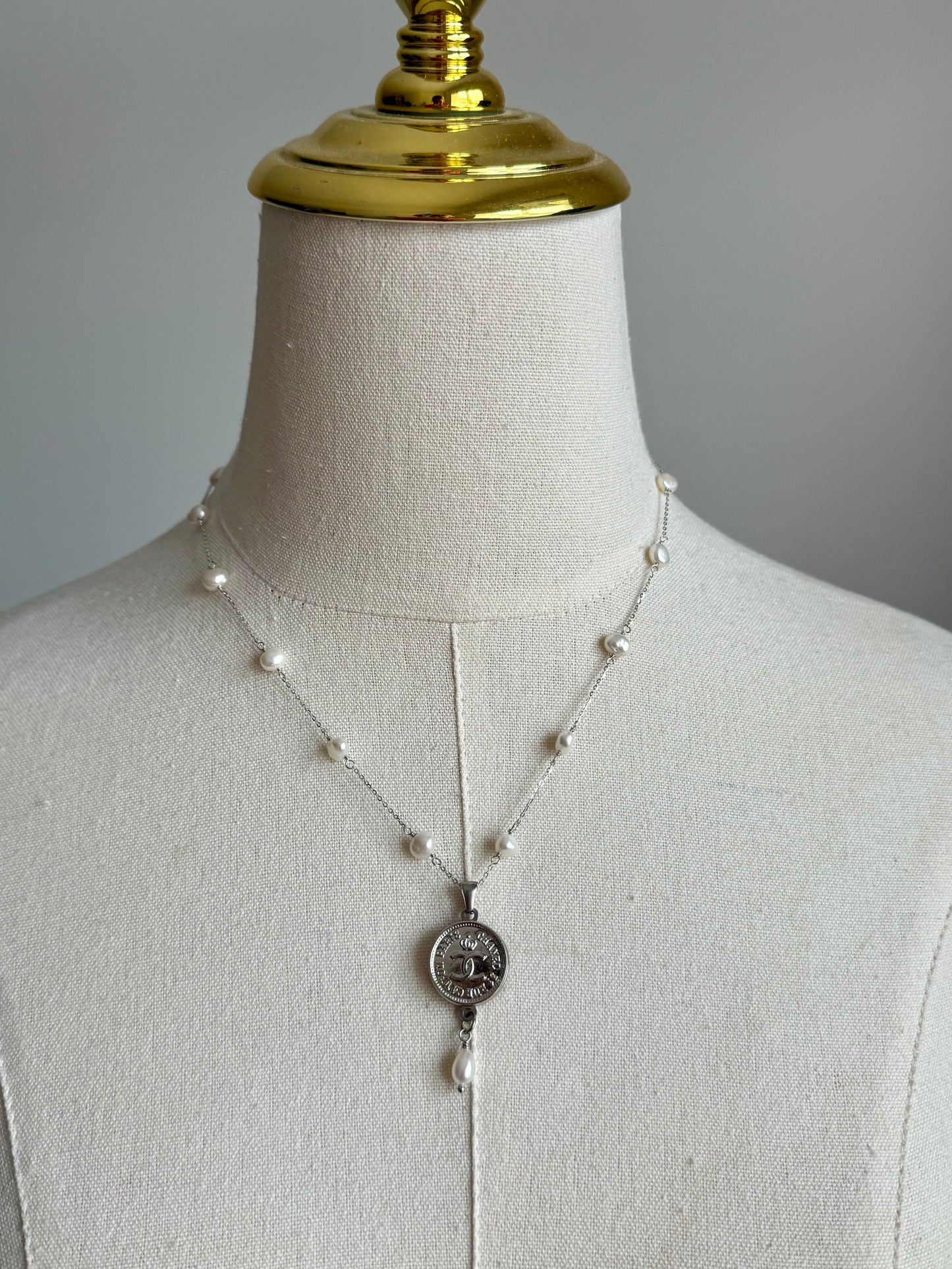 🤍 One of a kind Authentic Reworked button pearl necklace - 1 out of 2, medium size