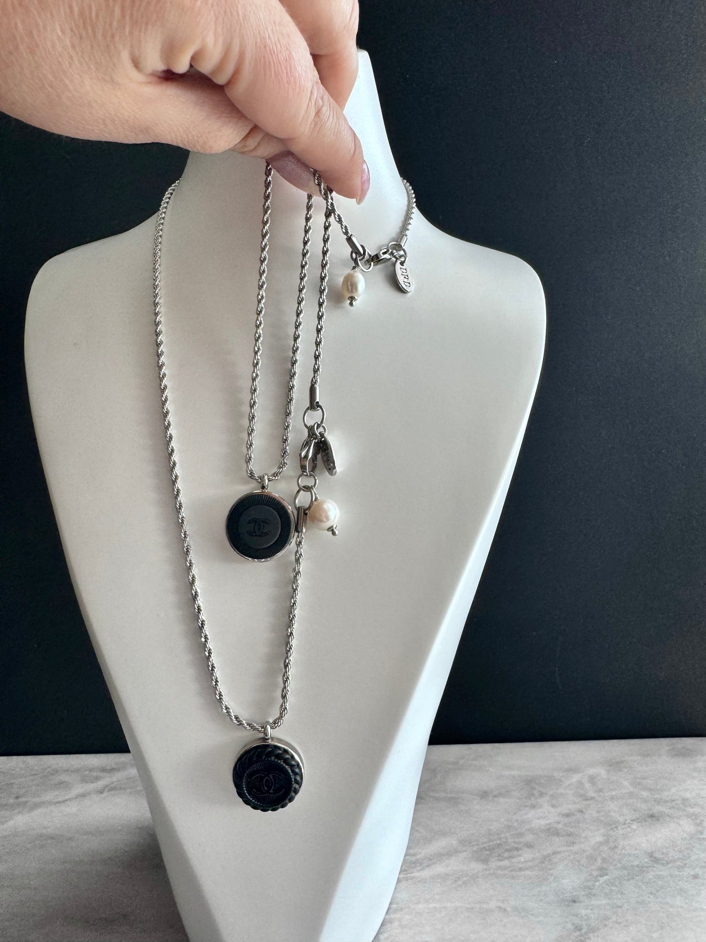 🖤 Vintage Authentic reworked silver button Necklace