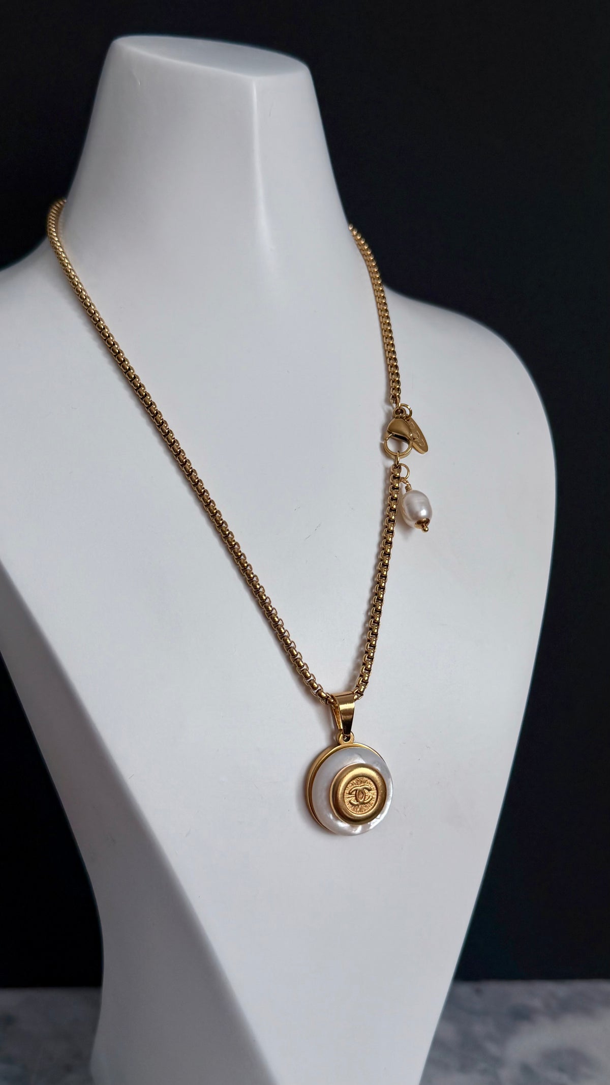 ✨ SUPER RARE MOTHER OF PEARL and Vintage Authentic reworked Gold button Necklace