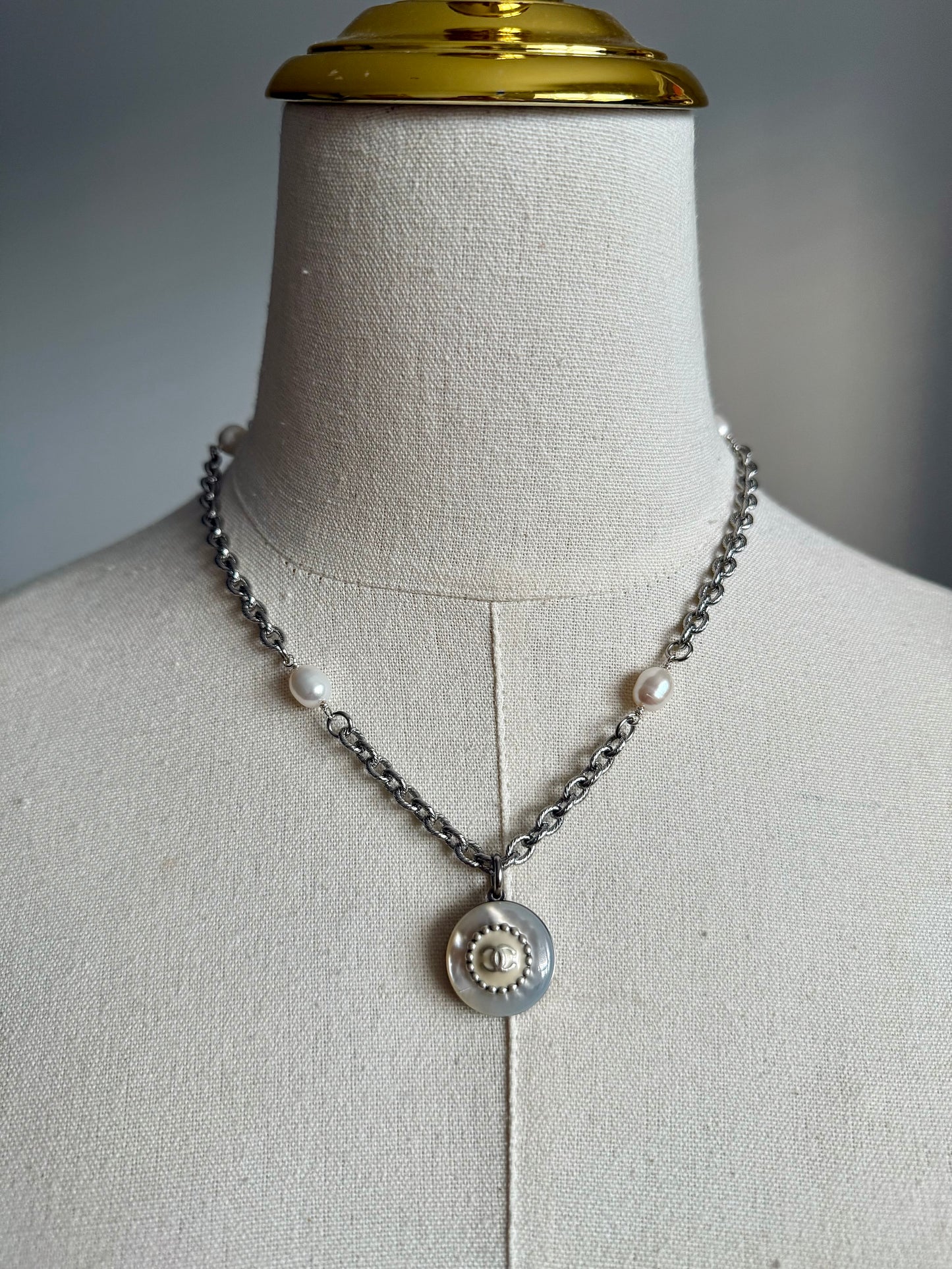🤍 Extremely rare Authentic Reworked silver Button Necklace