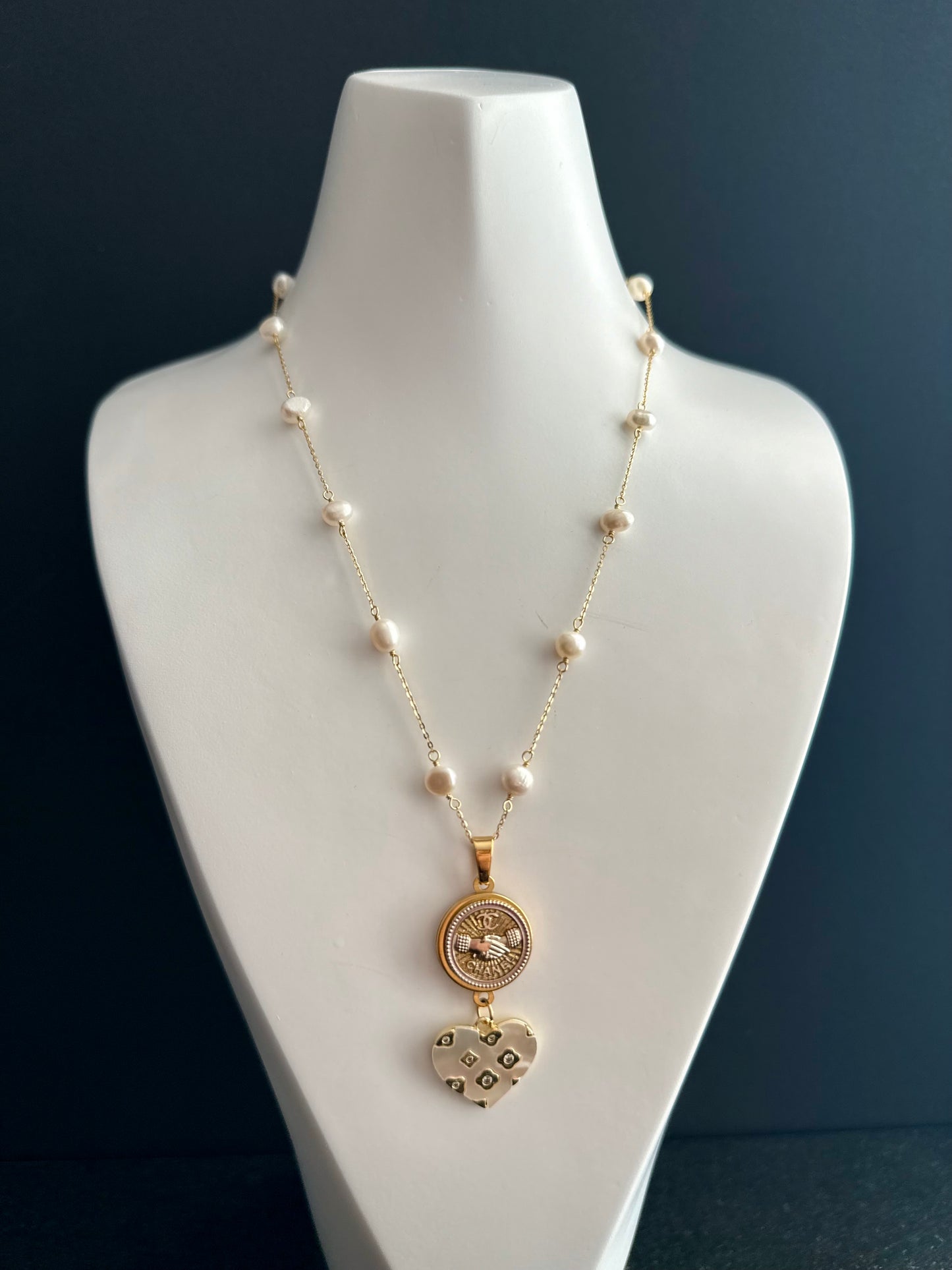 🤍 One of a kind delicate Authentic Reworked button necklace