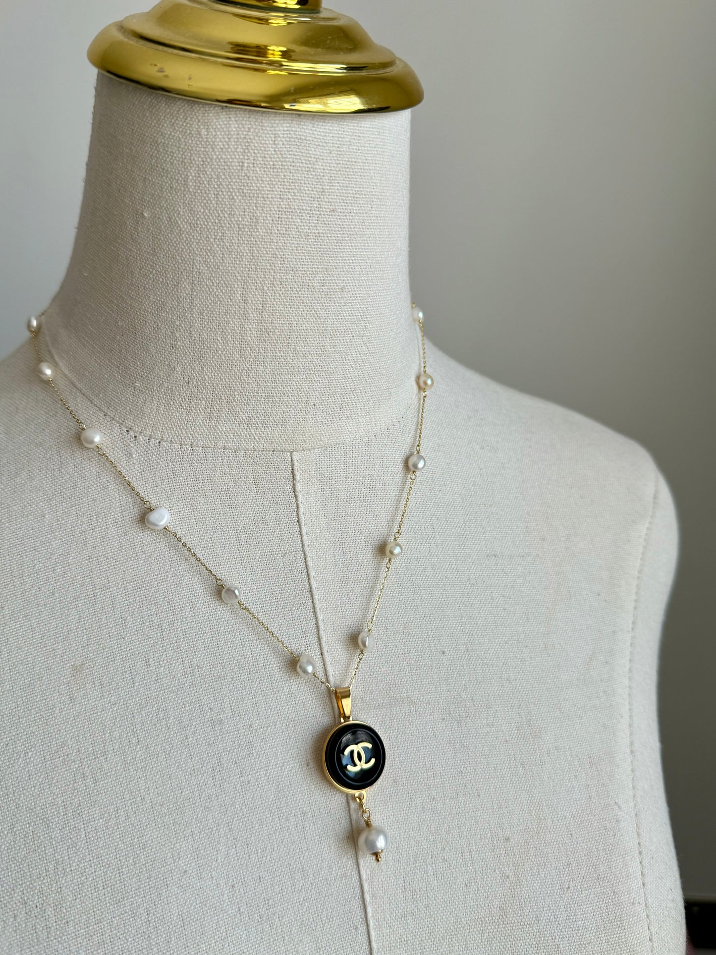 🖤 One of a kind delicate Rare Vintage Authentic Reworked button necklace