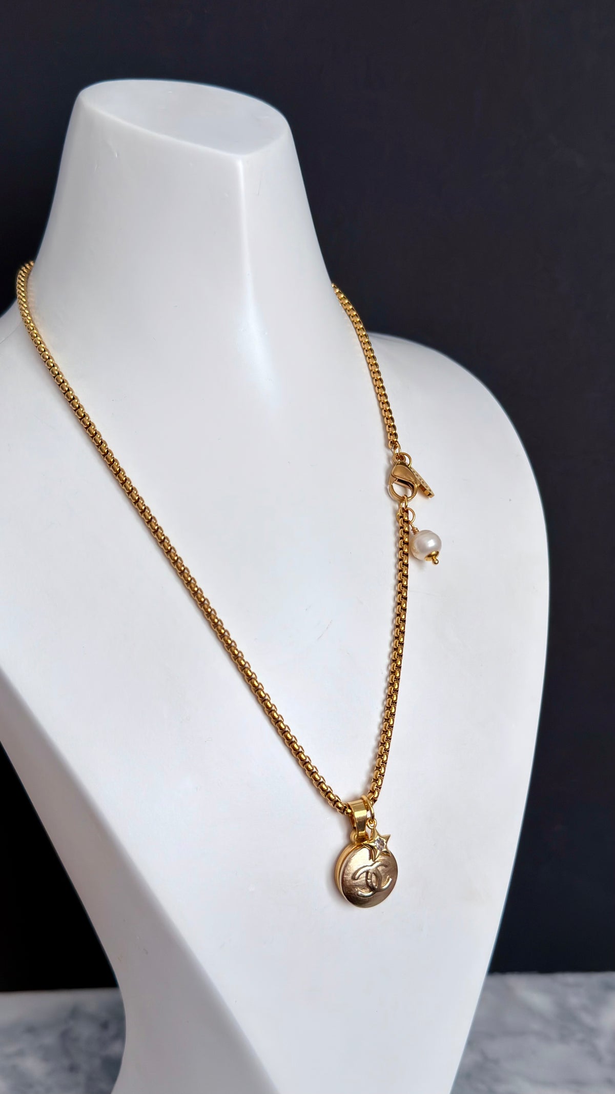 💖 Small Gold Authentic button necklace