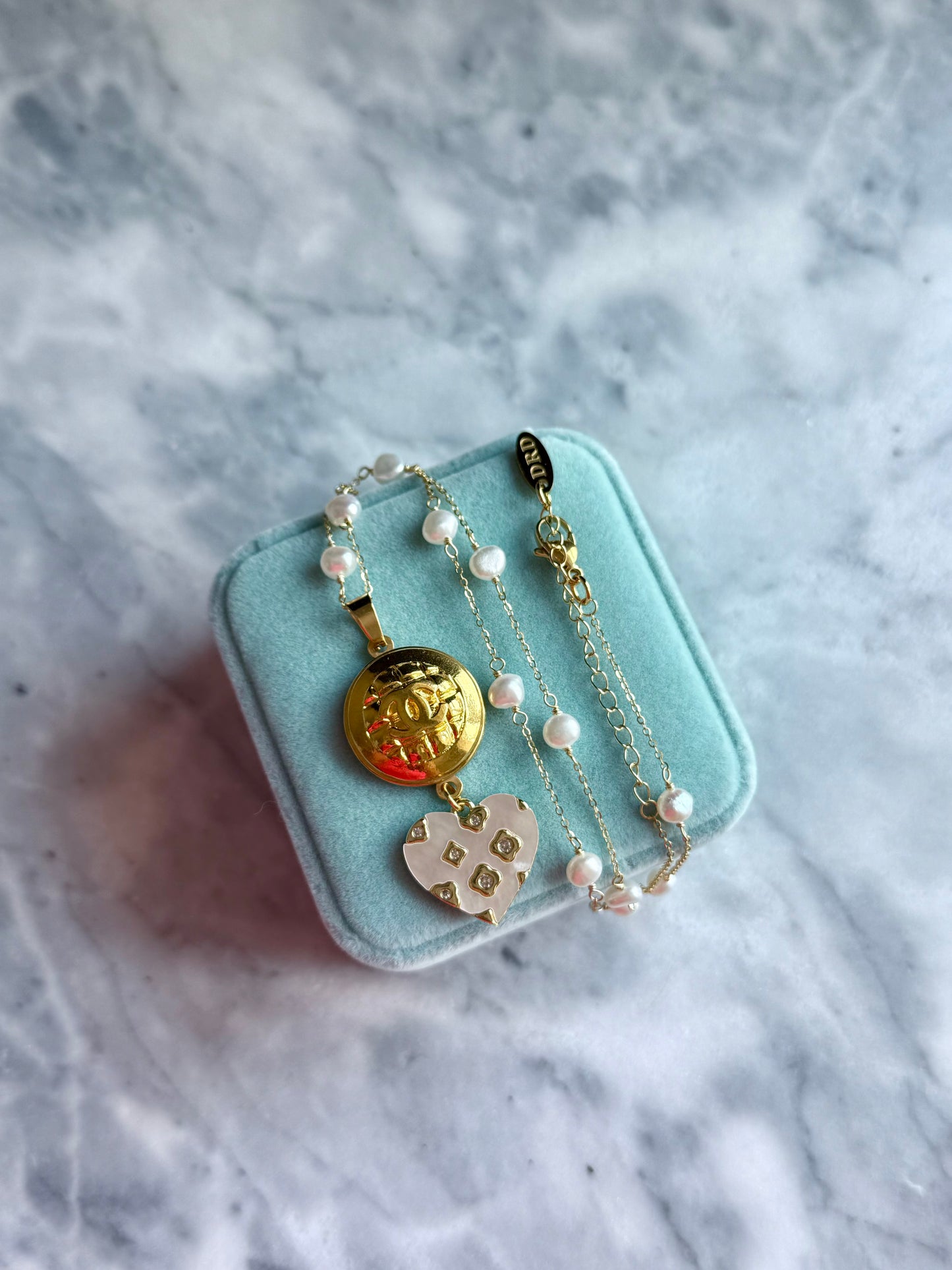 🤍 One of a kind delicate Authentic Reworked button necklace - large size