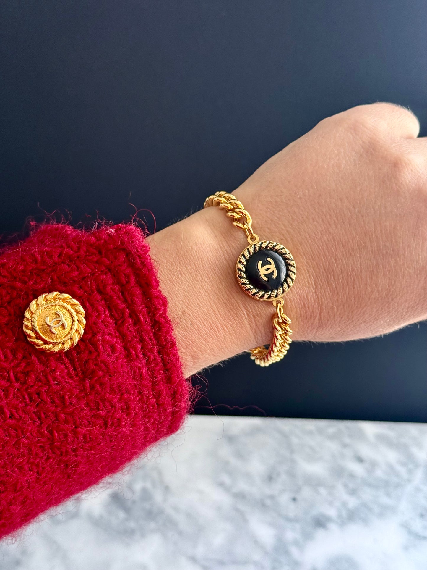 🖤 Extremely rare Authentic Vintage Gold Reworked button bracelet