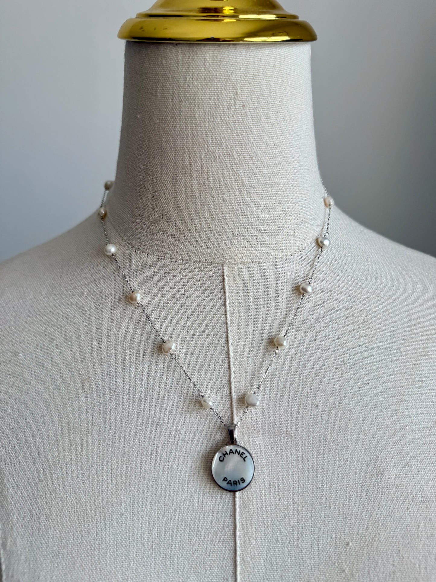 🤍 One of a kind Authentic Reworked button pearl necklace - 1 out of 2, smaller size
