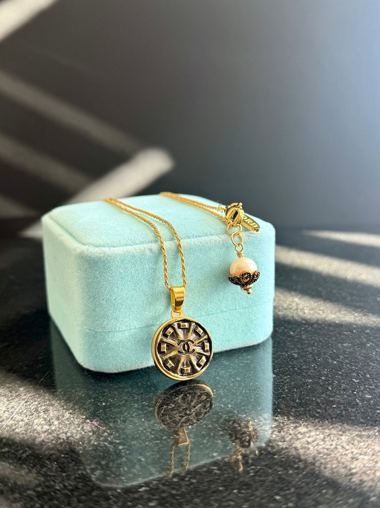 ✨ Vintage Authentic reworked Anyoque Gold button Necklace