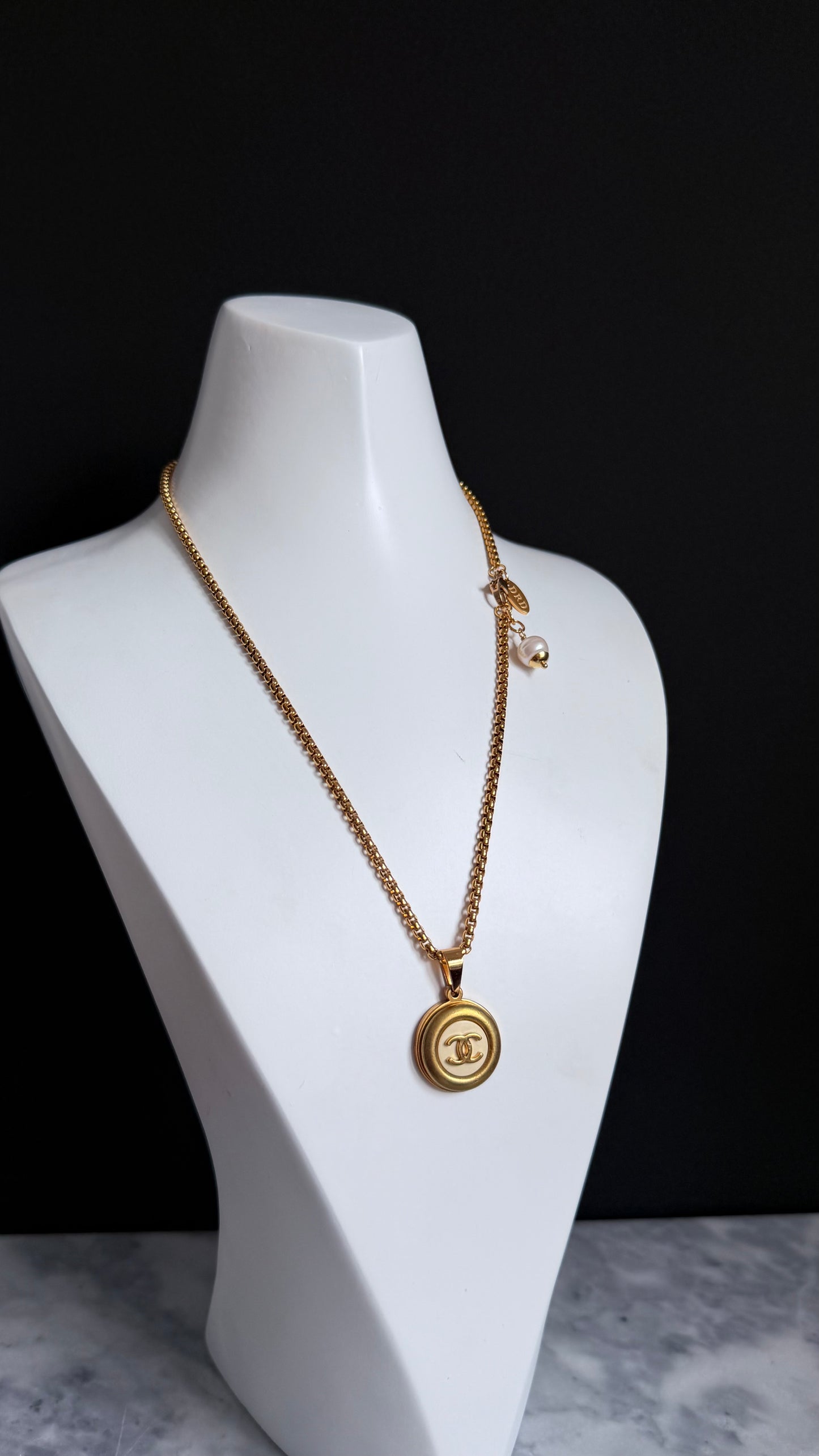 ✨ Extremely rare Authentic Reworked gold Button Necklace