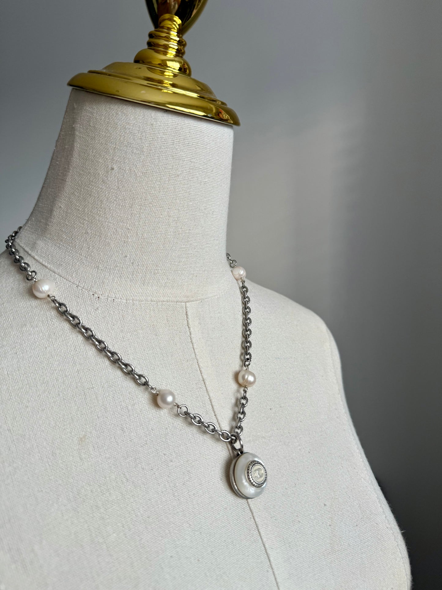 🤍 Extremely rare Authentic Reworked silver Button Necklace