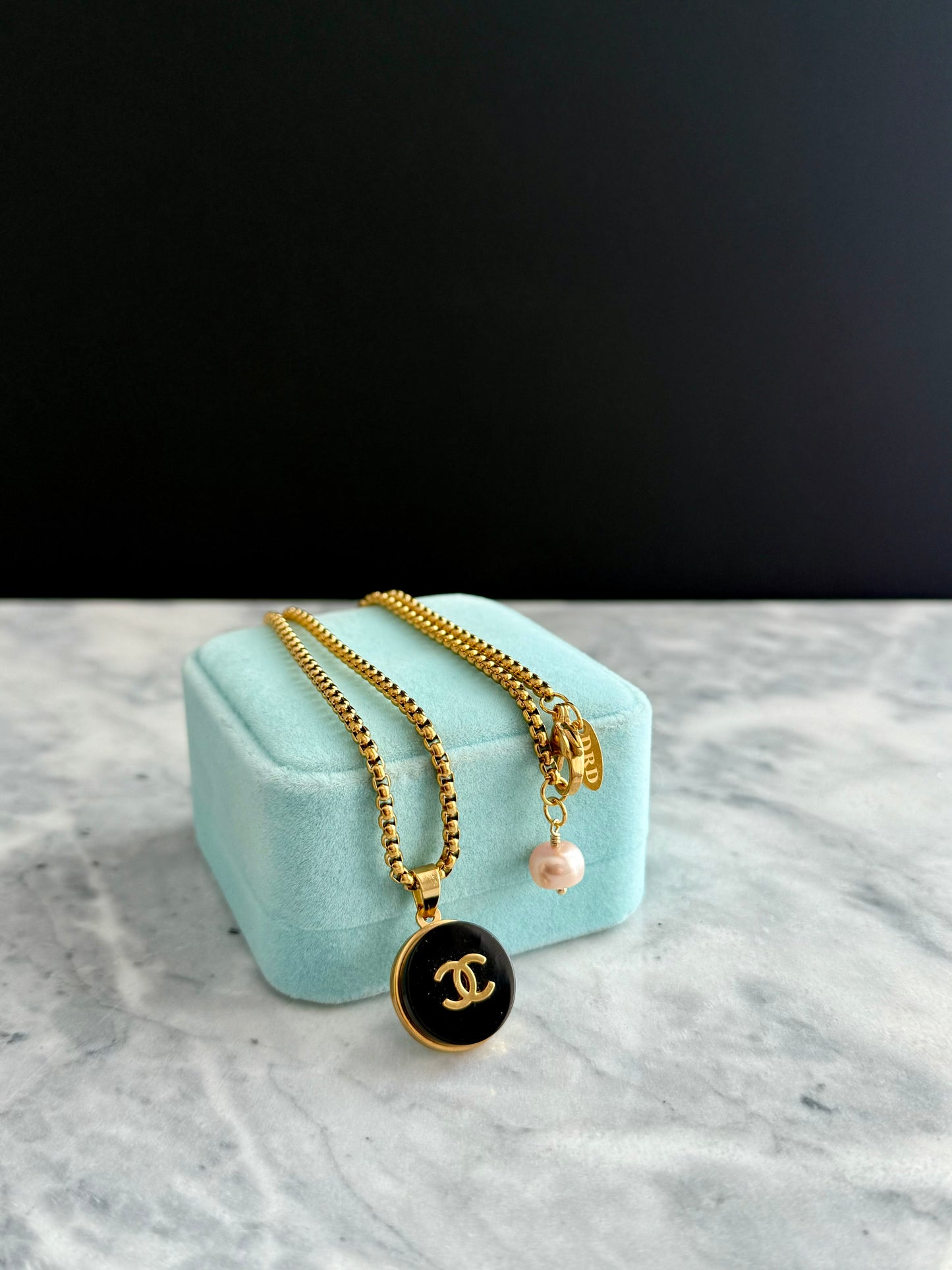🖤 reworked button necklace