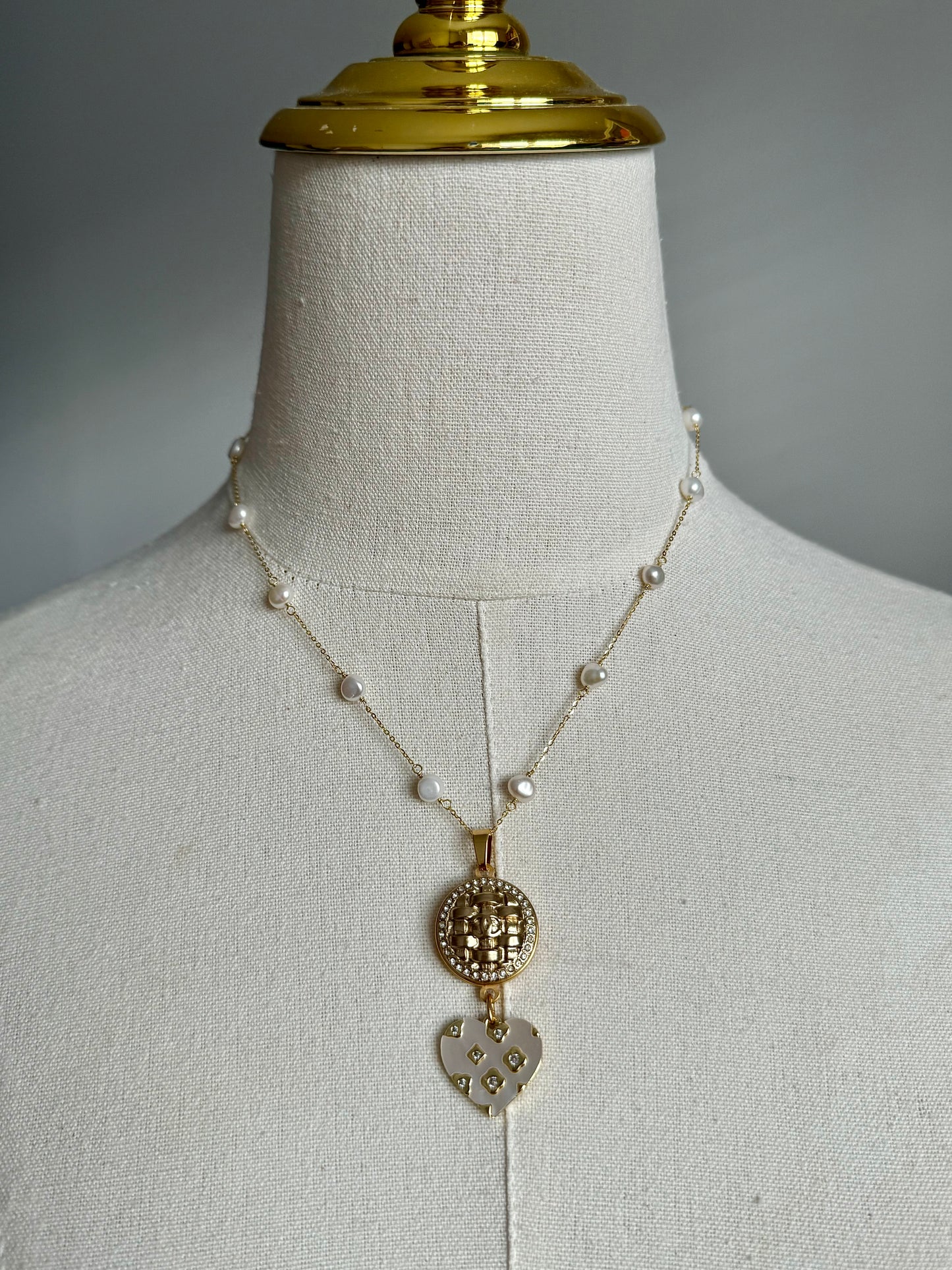 🤍 One of a kind delicate Authentic Reworked button necklace - 2 out of two Large size