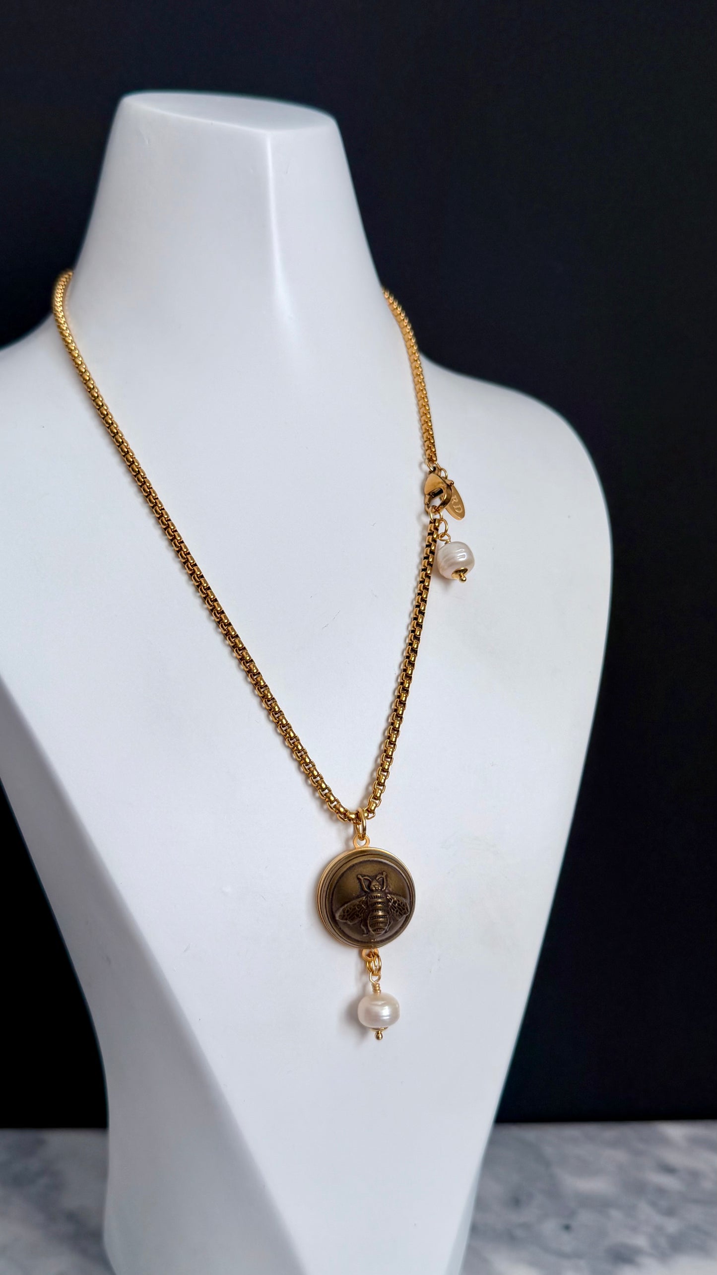 🐝 Antique Gold Vintage Gucci charm chain necklace • high quality
