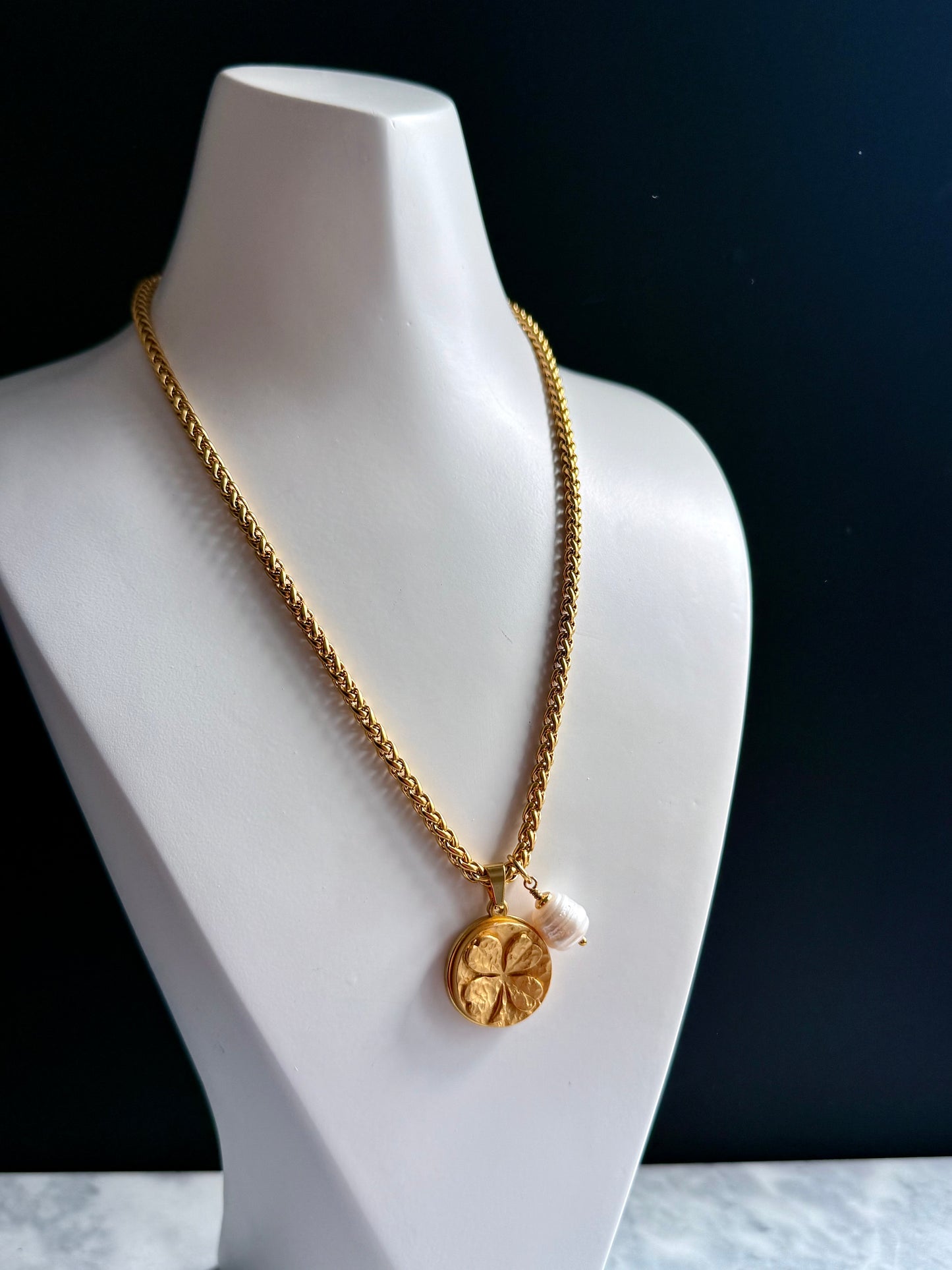 🍀 Rare gold enamel button necklace 2 out of 2 large size