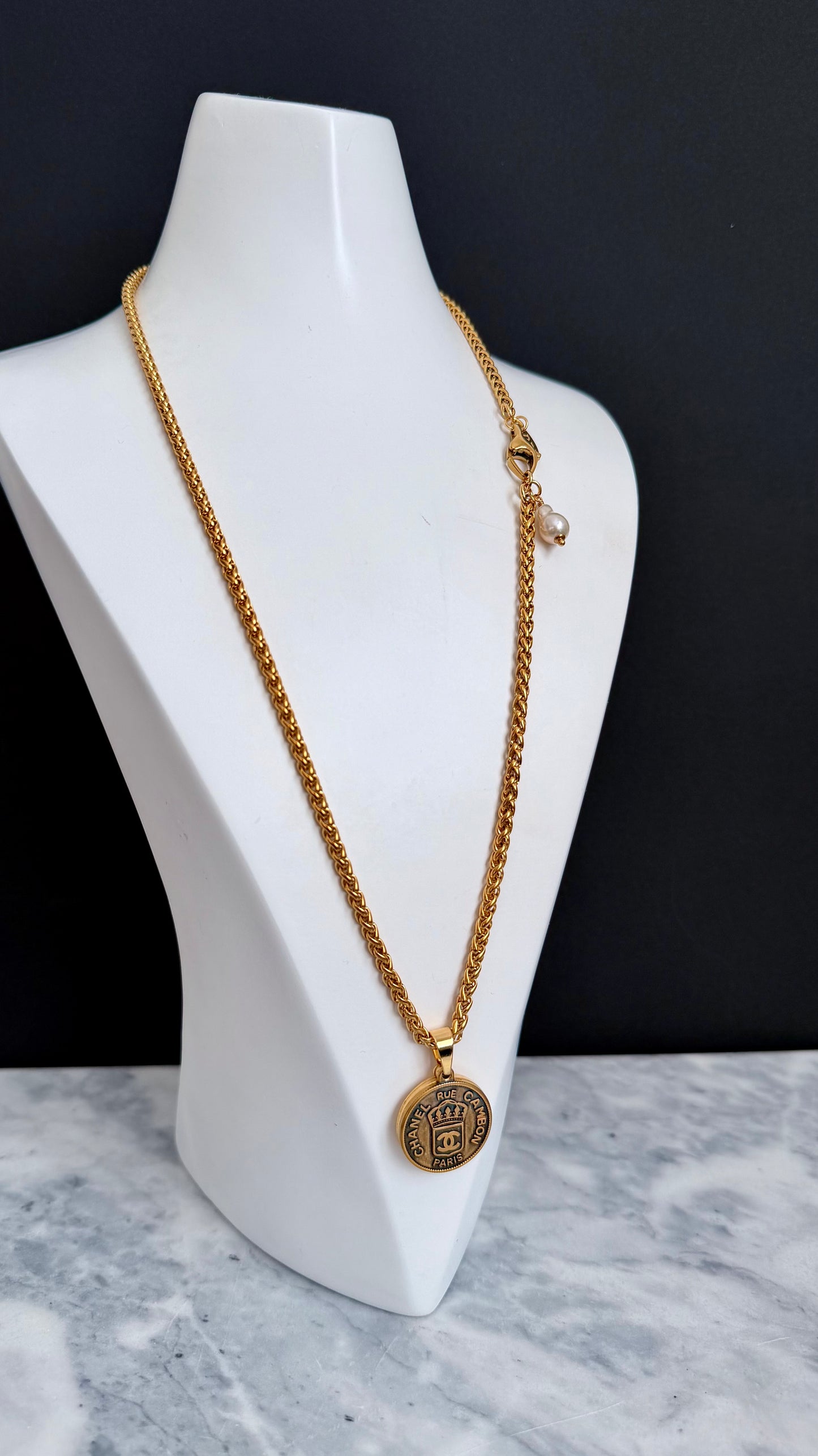 ✨Large Vintage gold Authentic reworked pendant Necklace