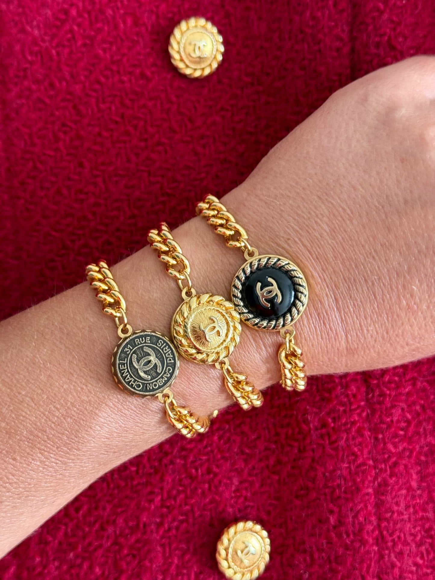 💛 Extremely rare Authentic Vintage Gold Reworked button bracelet