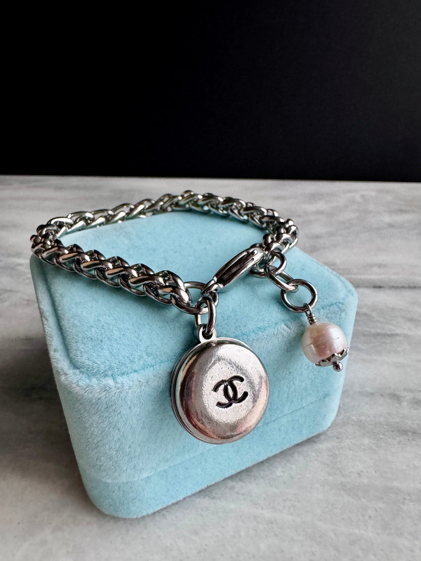 ✨ONE OF A KIND silver reworked button bracelet • wheat chain