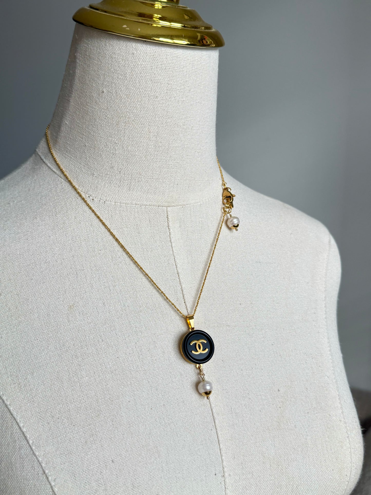 🖤 Vintage Authentic reworked Gold button Necklace. Gold vermeil over sterling silver
