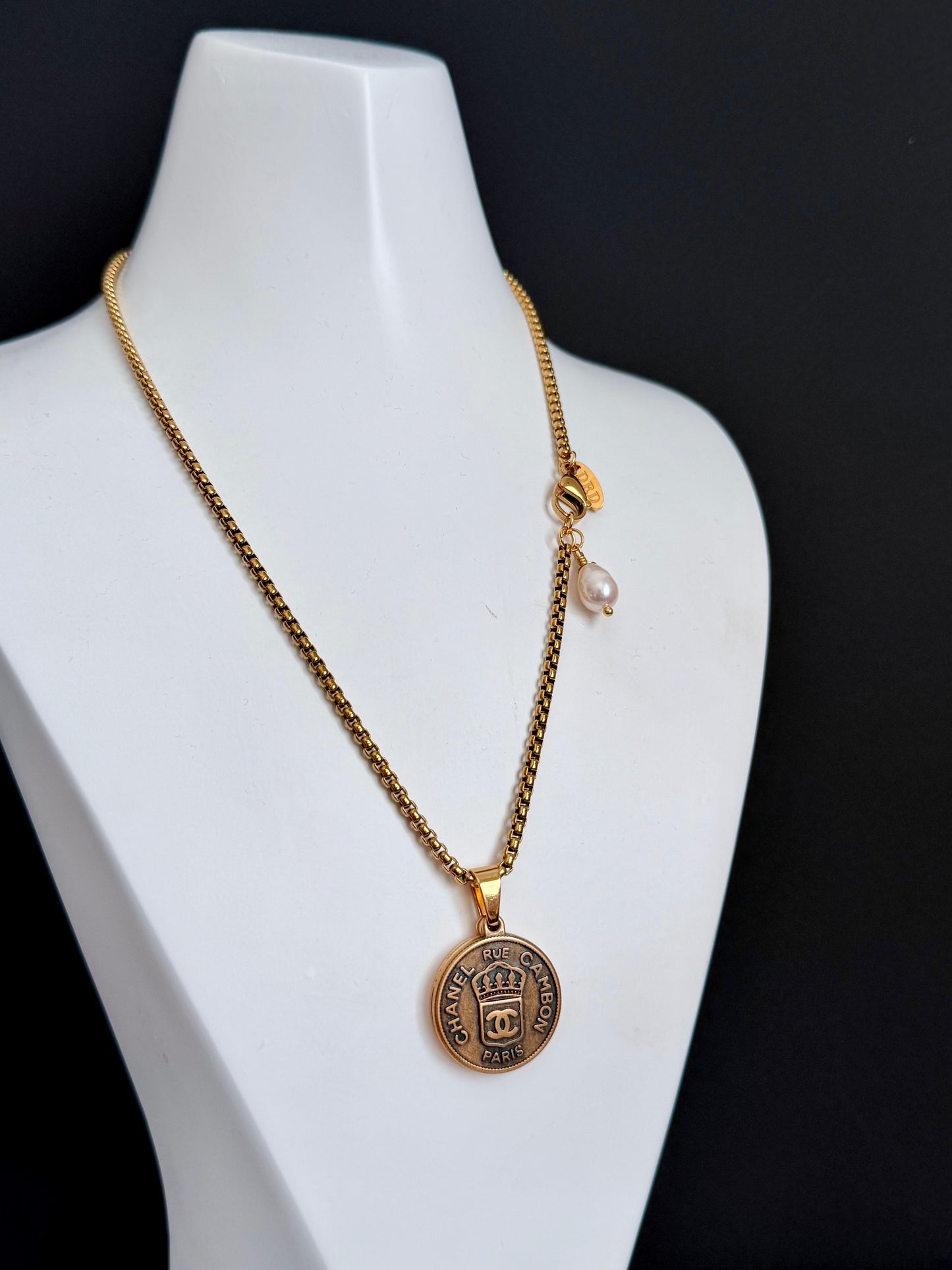 ✨Large Vintage gold Authentic reworked pendant Necklace