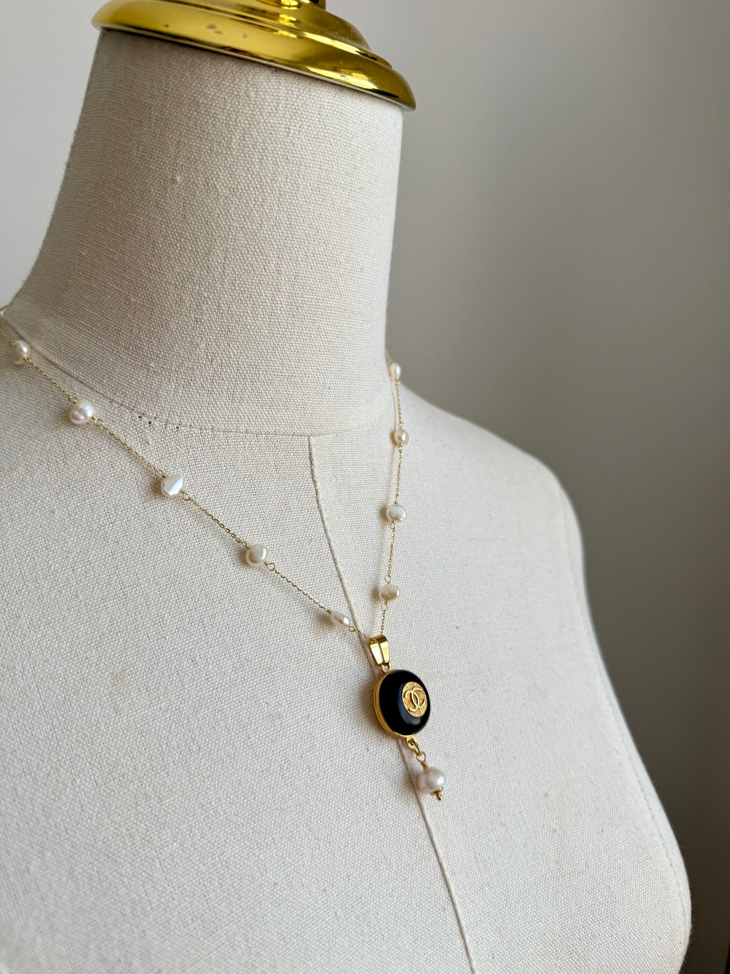 🖤 One of a kind delicate Rare Vintage Authentic Reworked button necklace