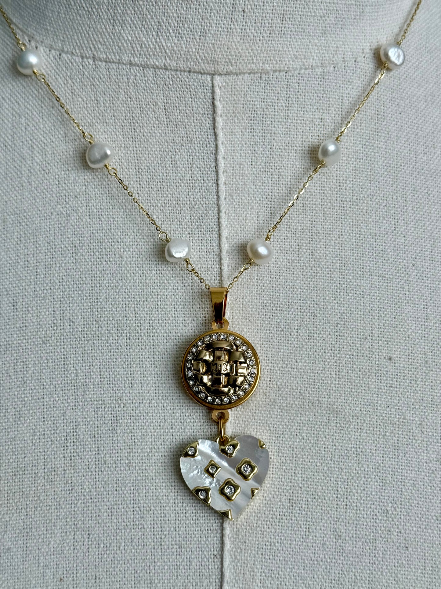 🤍 One of a kind delicate Authentic Reworked button necklace - 1 out of 2 smaller size