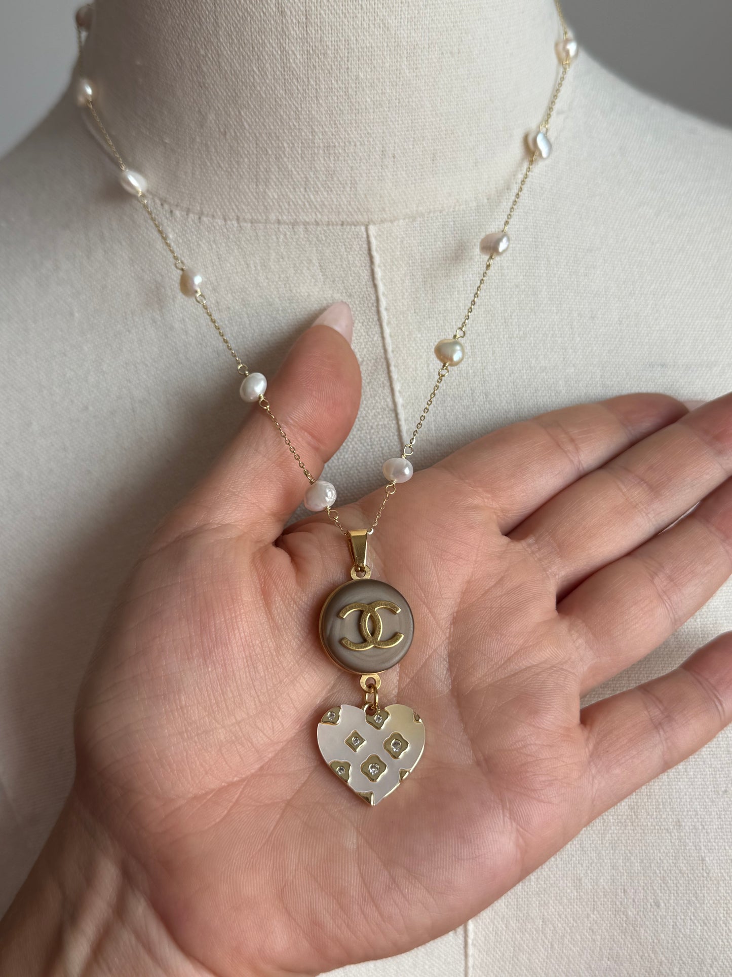 🤍 One of a kind delicate Authentic Reworked button necklace