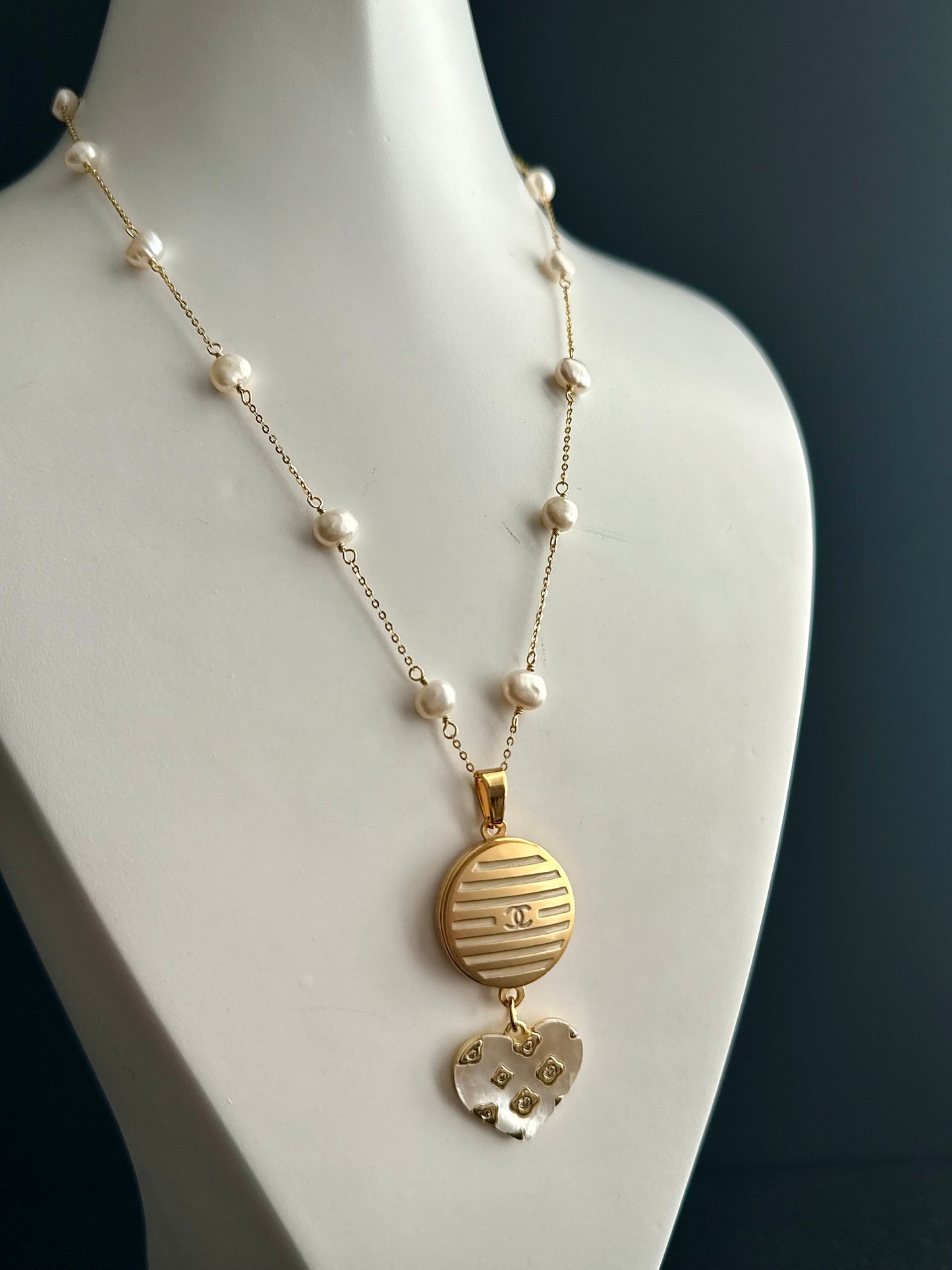 🤍 One of a kind delicate Authentic Reworked button necklace