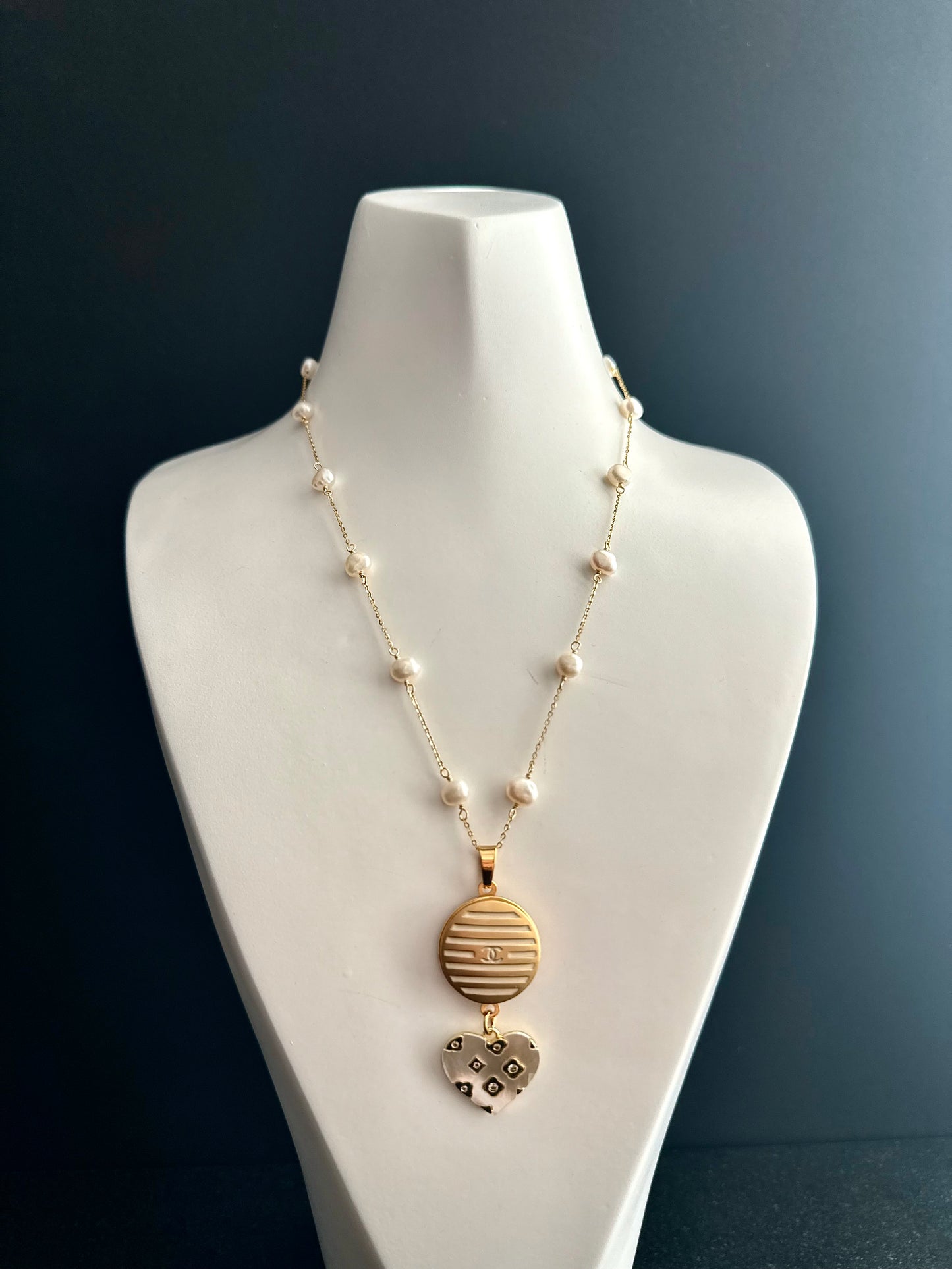 🤍 One of a kind delicate Authentic Reworked button necklace
