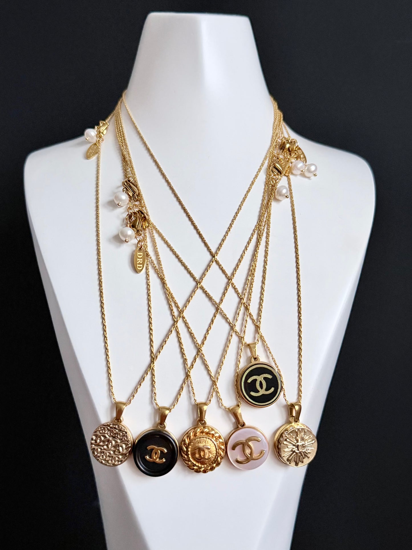 ✨RARE Vintage Authentic button Necklace