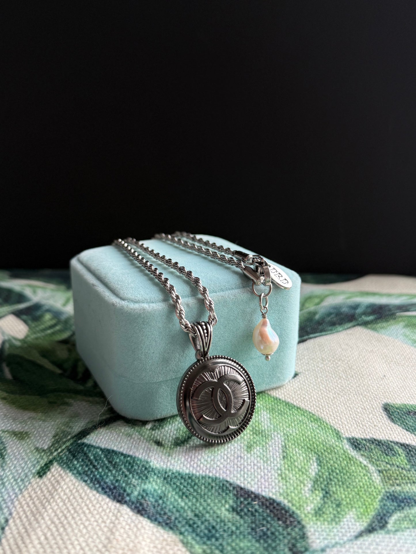 🖤 Authentic Reworked silver LargeButton Necklace l