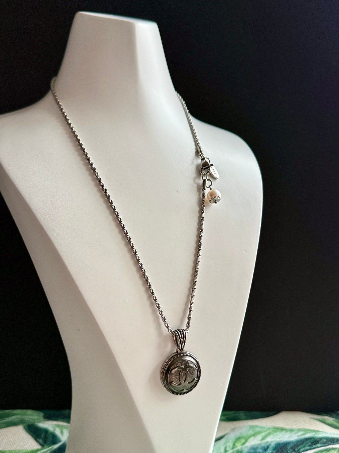 🖤 Authentic Reworked silver LargeButton Necklace l