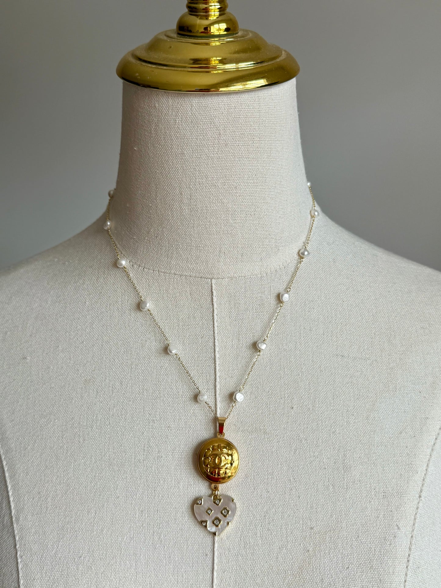 🤍 One of a kind delicate Authentic Reworked button necklace - large size