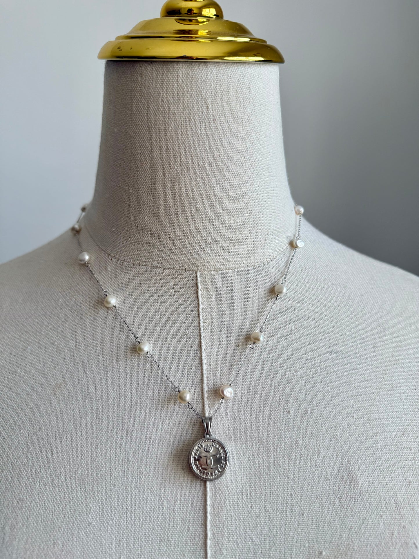 🤍 One of a kind Authentic Reworked button pearl necklace - SMALL delicate size