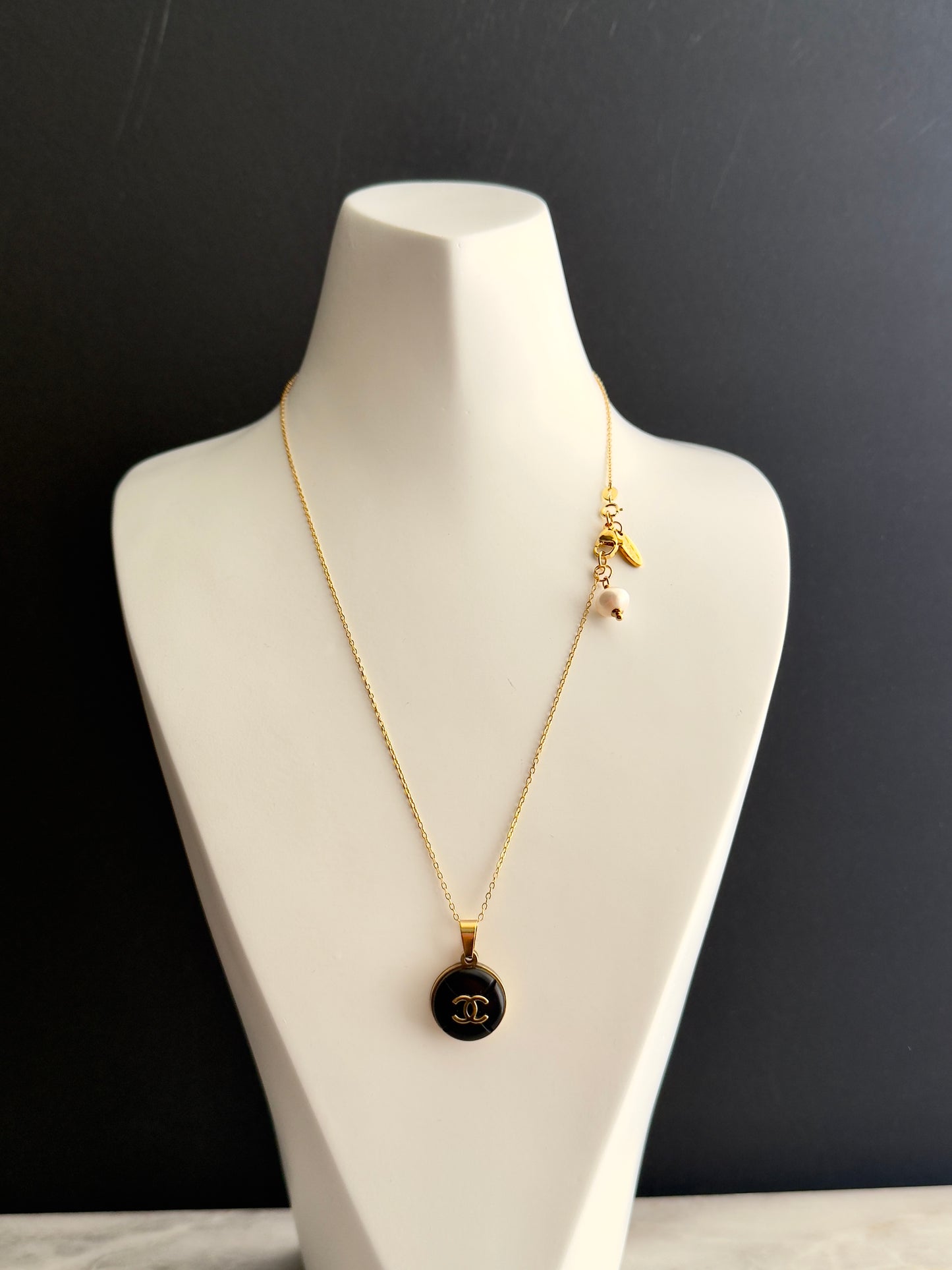 🖤 delicate small reworked black button necklace