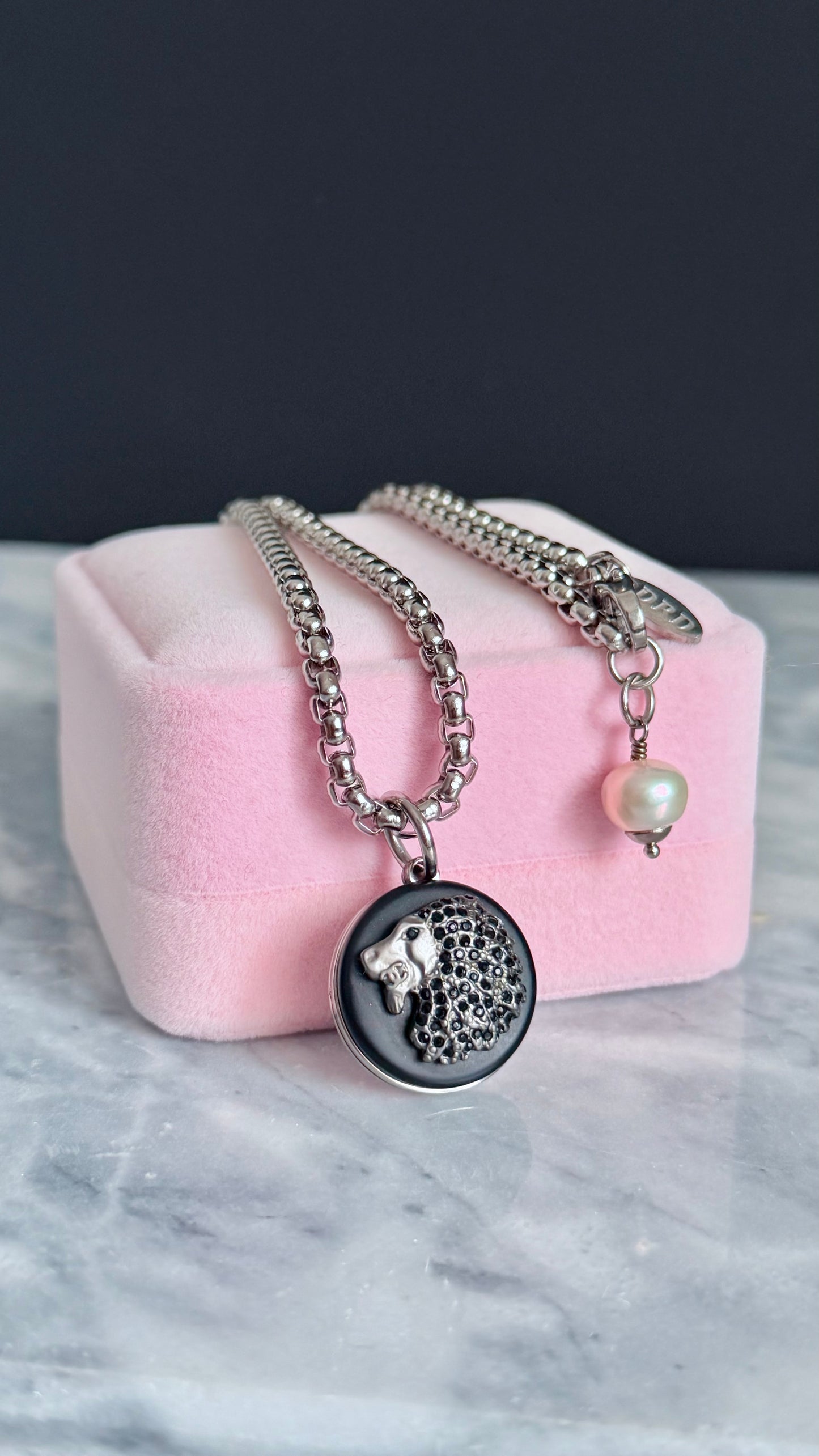 🖤 Lion Head • Authentic Reworked Button Necklace