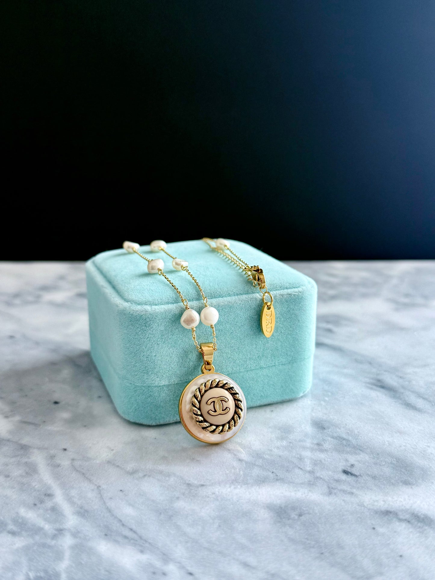 🤍 MOTHER OF PEARL One of a kind Authentic Reworked button necklace