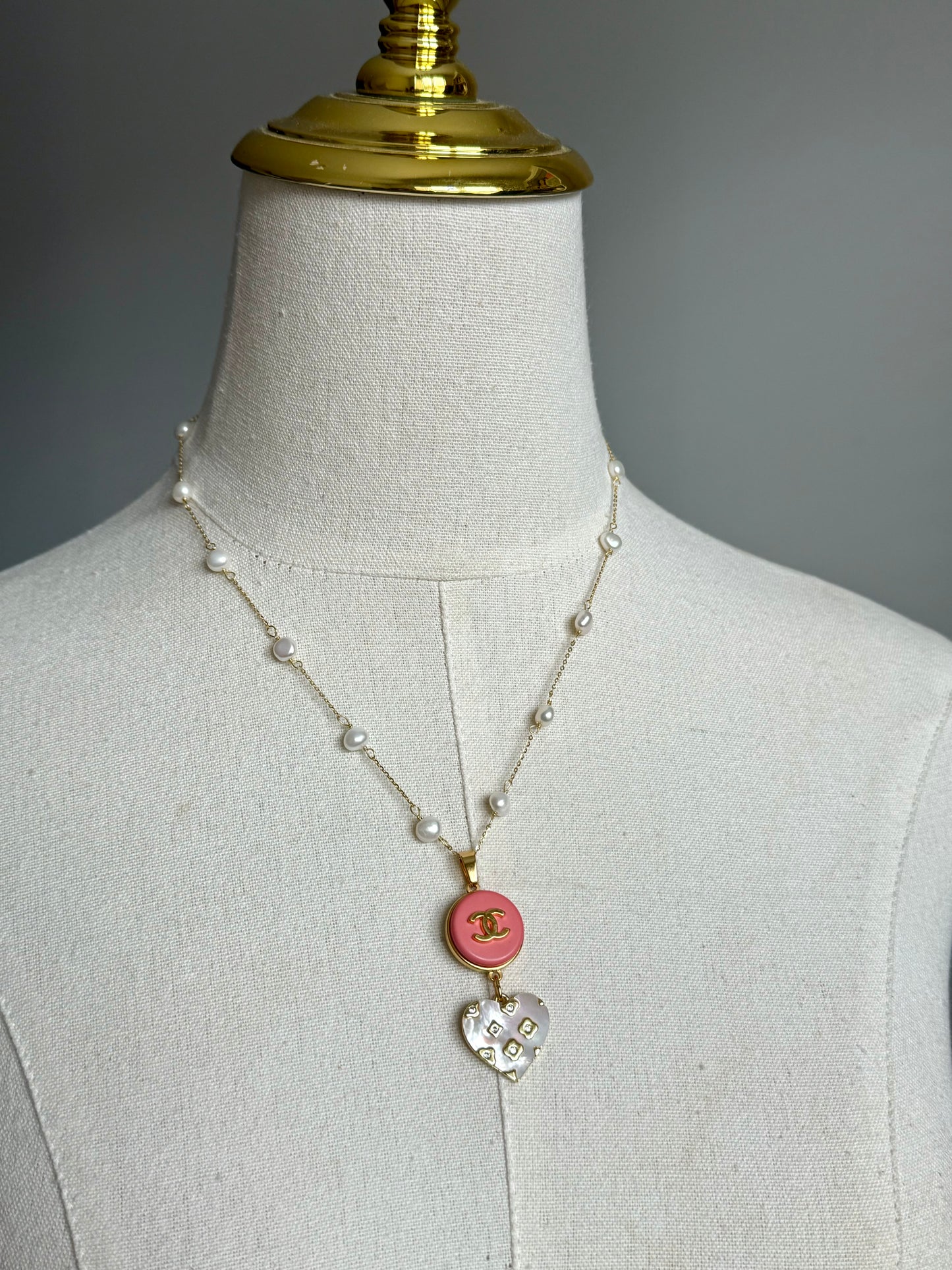 🌸 One of a kind delicate Authentic Reworked button necklace - 1 out of 2 smaller size