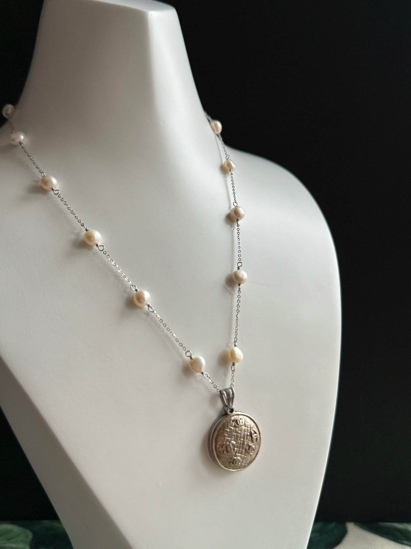 🤍 One of a kind Authentic Reworked button pearl necklace