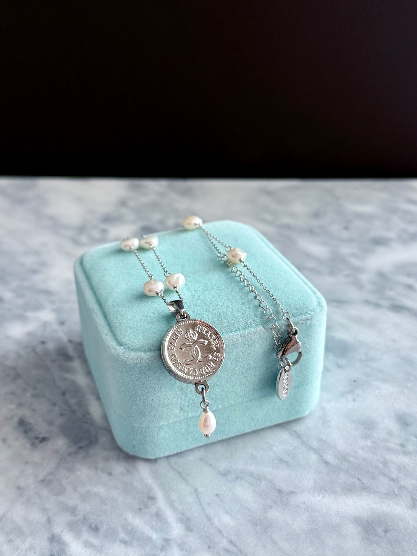 🤍 One of a kind Authentic Reworked button pearl necklace - 1 out of 2, medium size