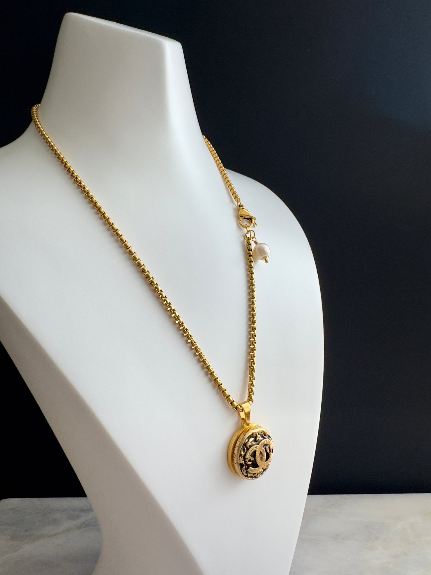 ✨ Extremely rare Vintage Authentic reworked Gold button Necklace - LARGER SIZE OF THE TWO