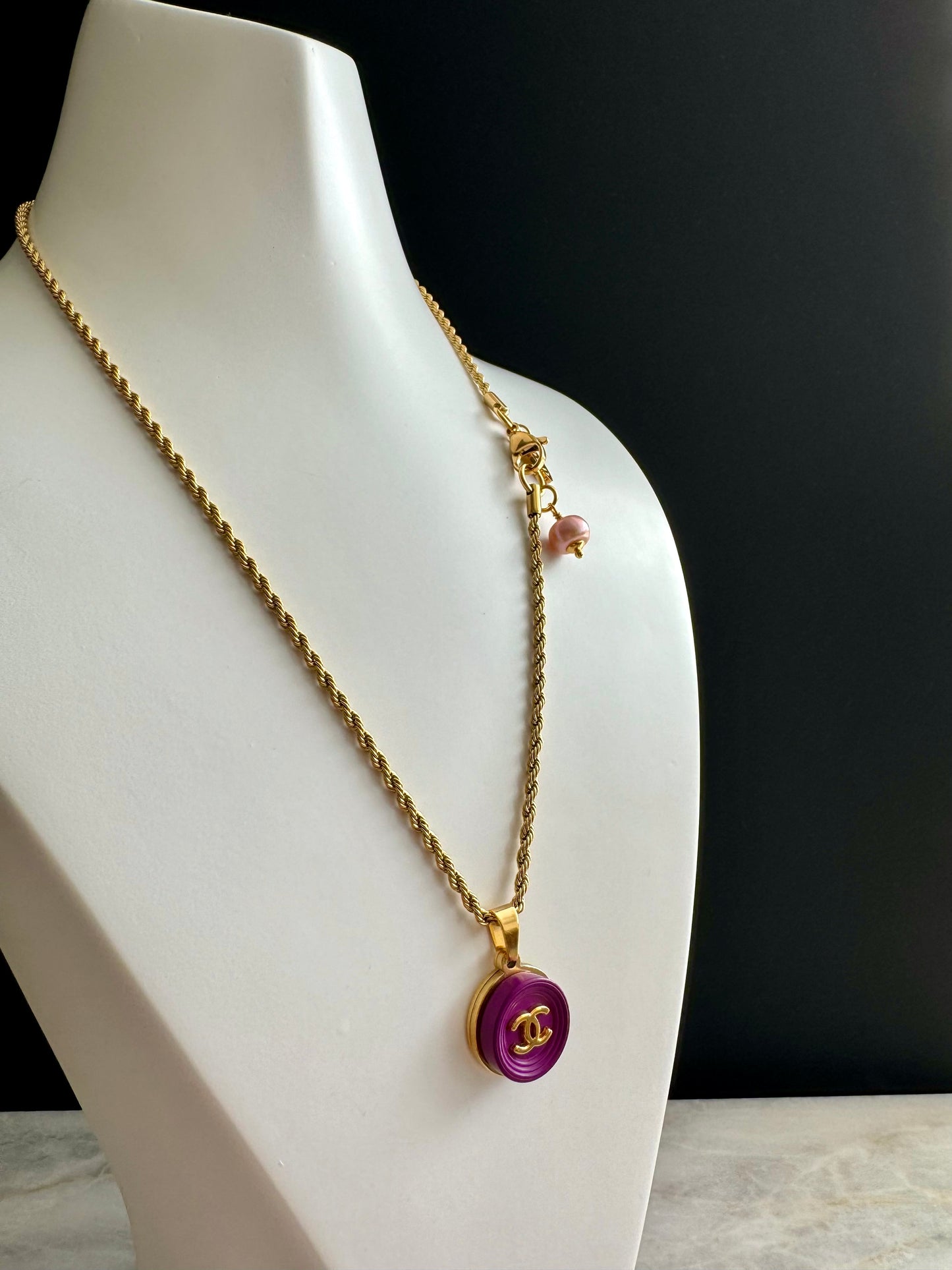 💜 EXTREMELY RARE reworked small purple button necklace