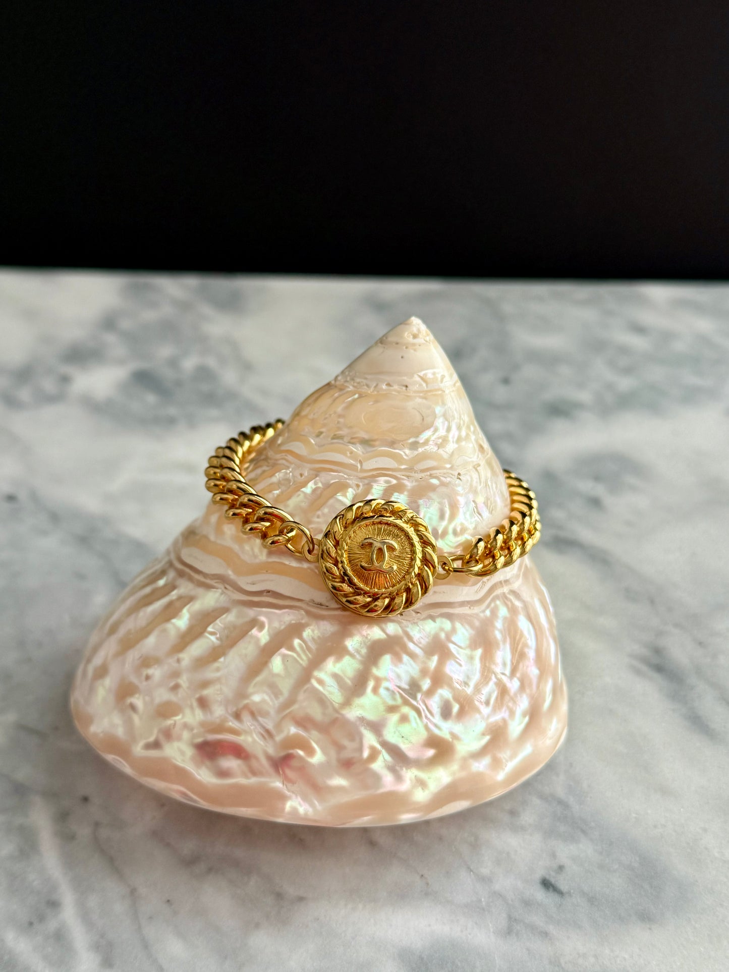 💛 Extremely rare Authentic Vintage Gold Reworked button bracelet