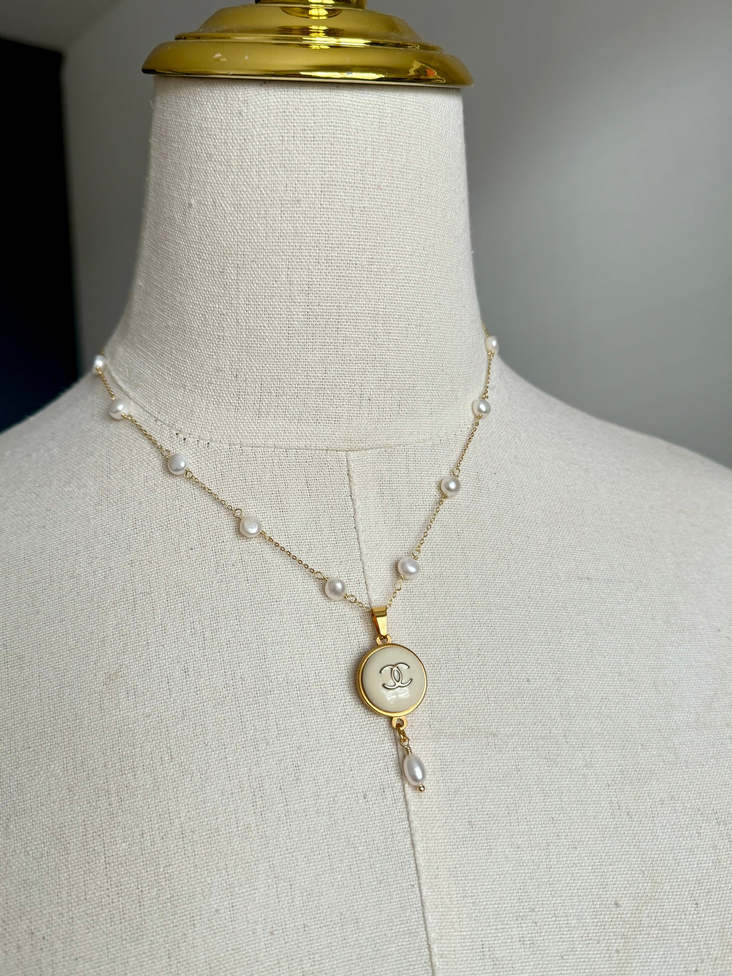 🤍 One of a kind delicate Authentic Reworked button necklace