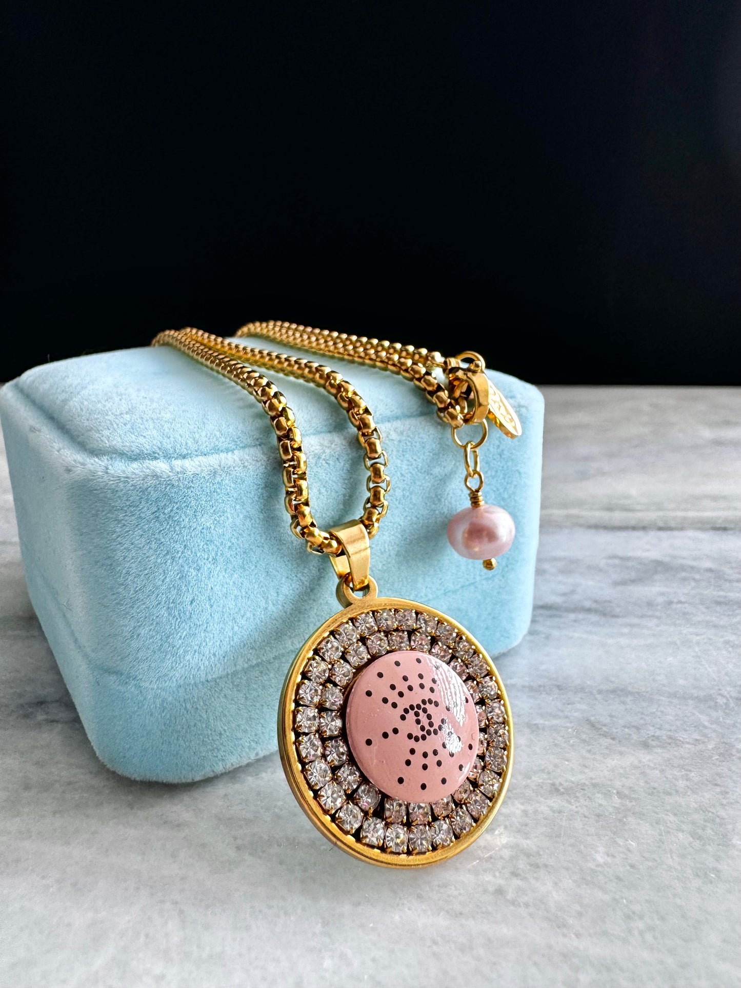 ✨SUPER RARE Large Vintage Authentic reworked Gold button Necklace