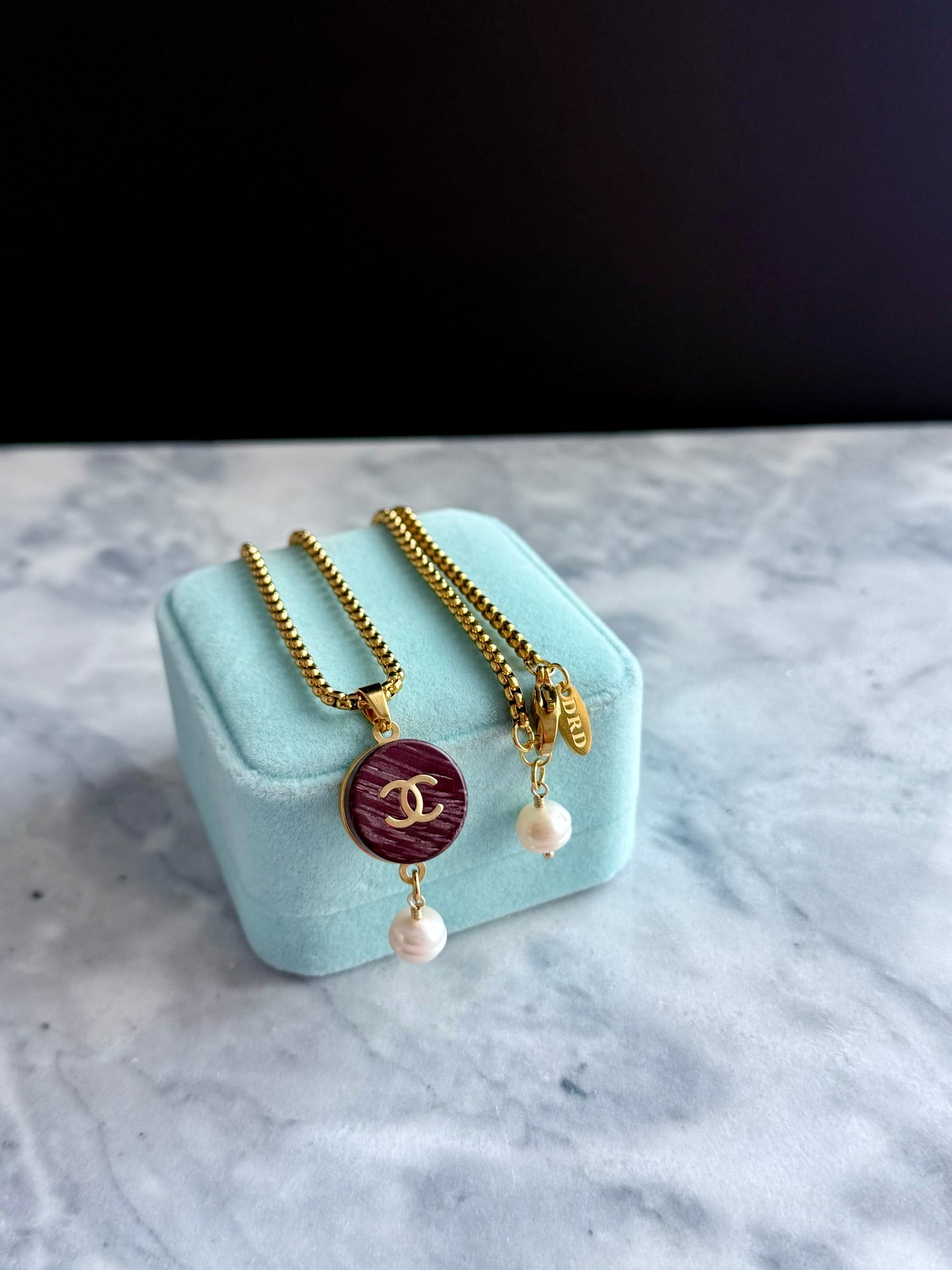 🤎 Vintage Authentic reworked wooden Gold button Necklace