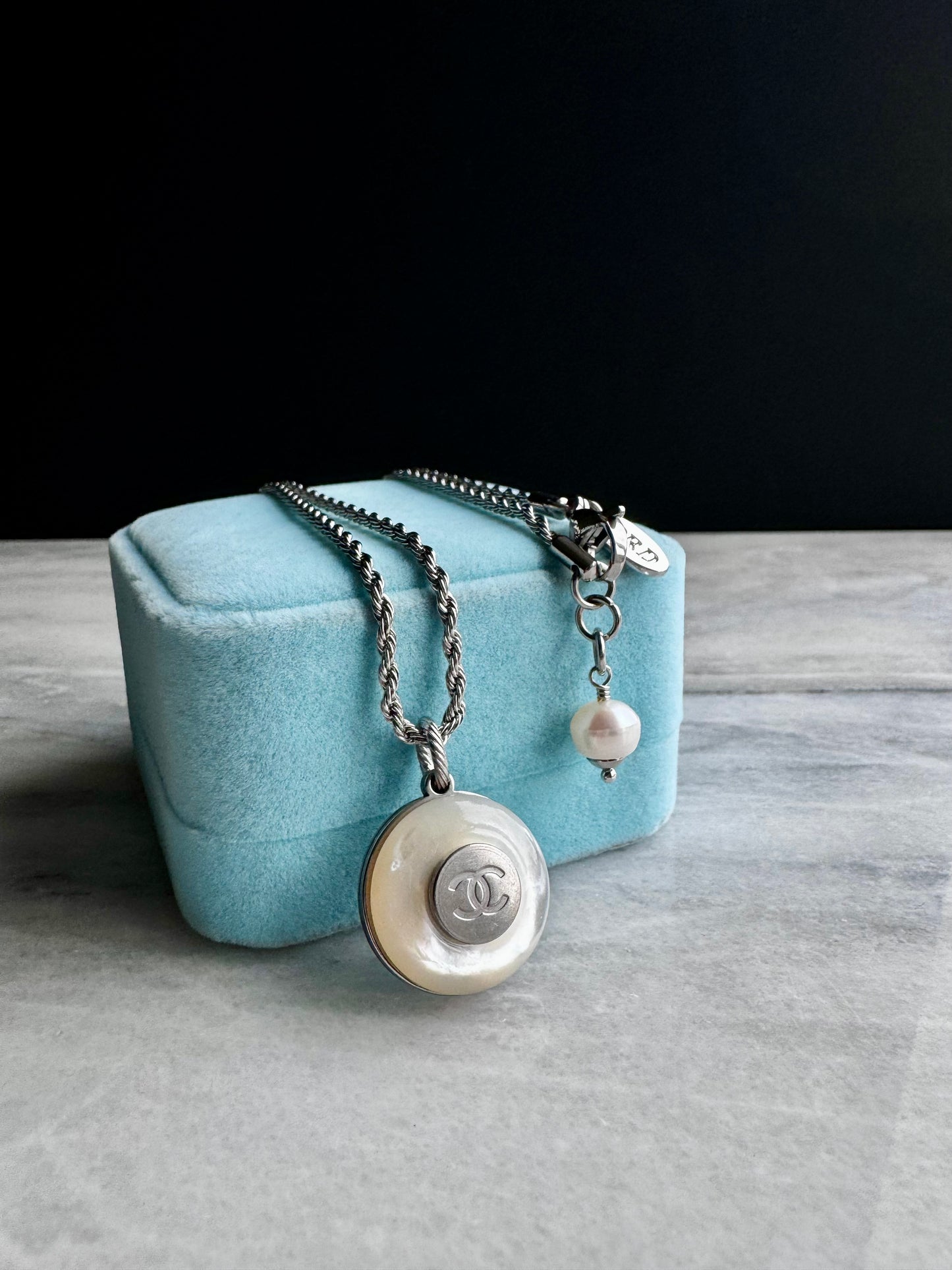 🤍 MOTHER OF PEARL One of a kind Authentic Reworked button necklace