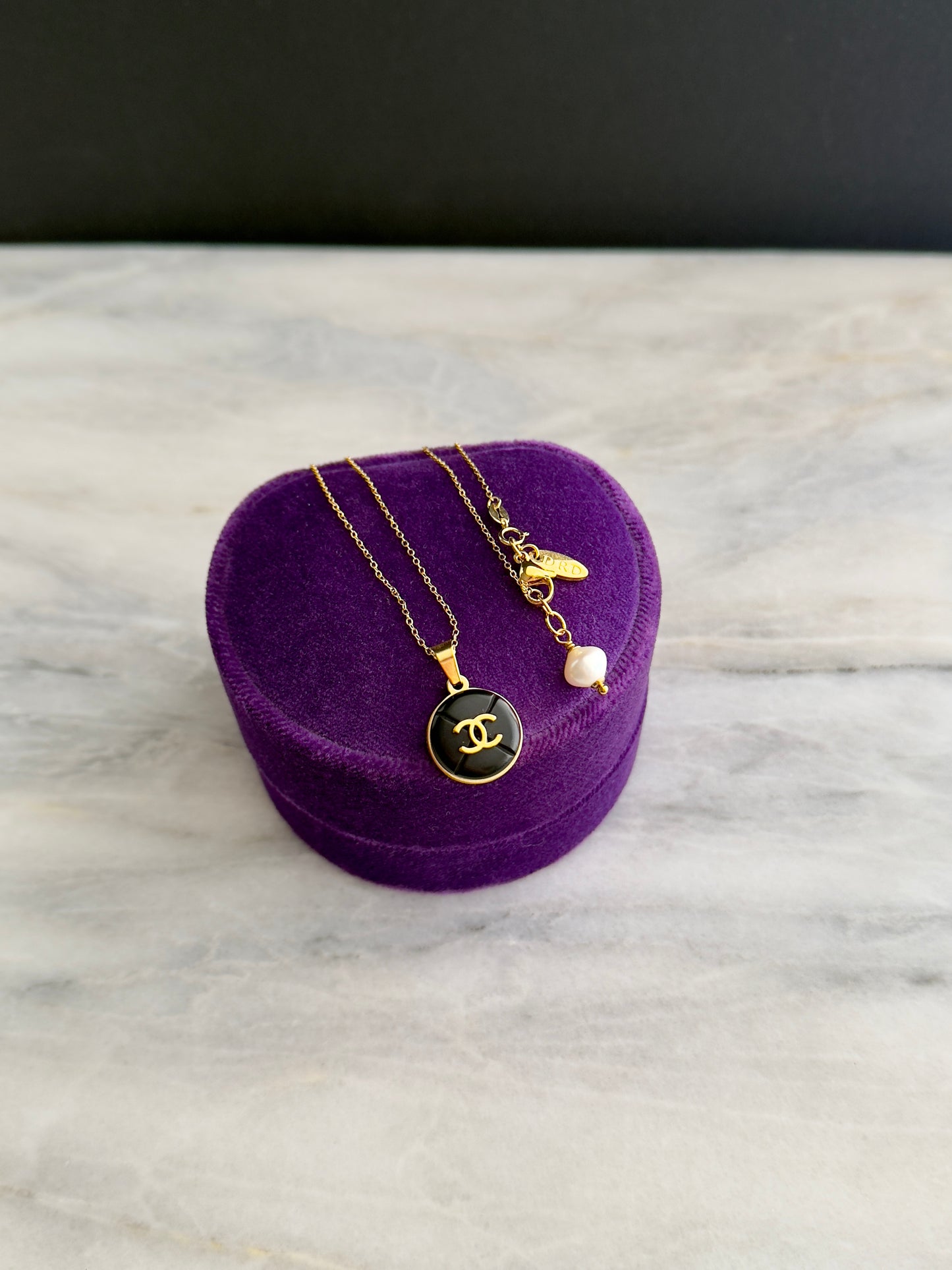 🖤 delicate small reworked black button necklace