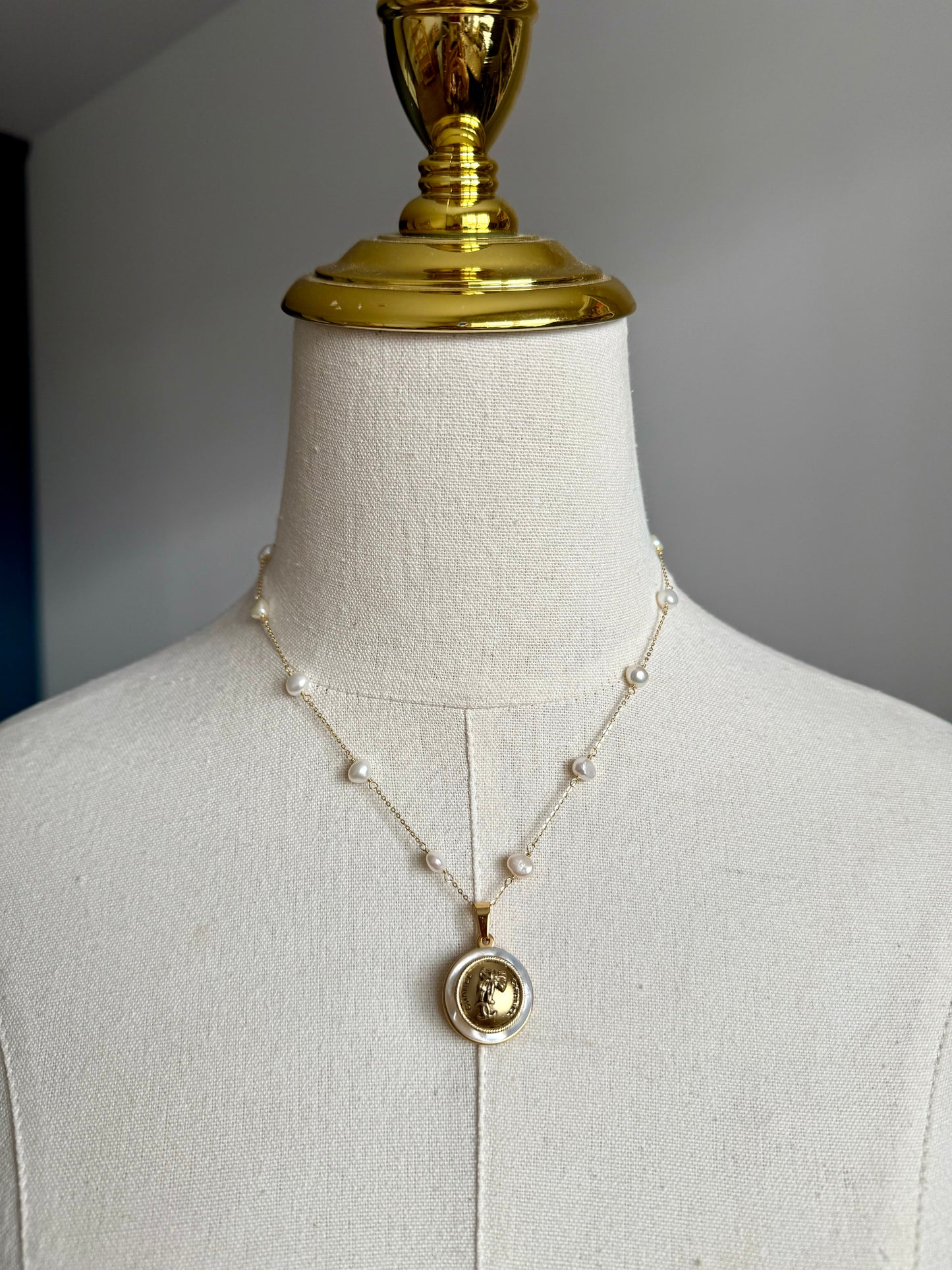 🤍 MOTHER OF PEARL One of a kind Authentic Reworked button necklace