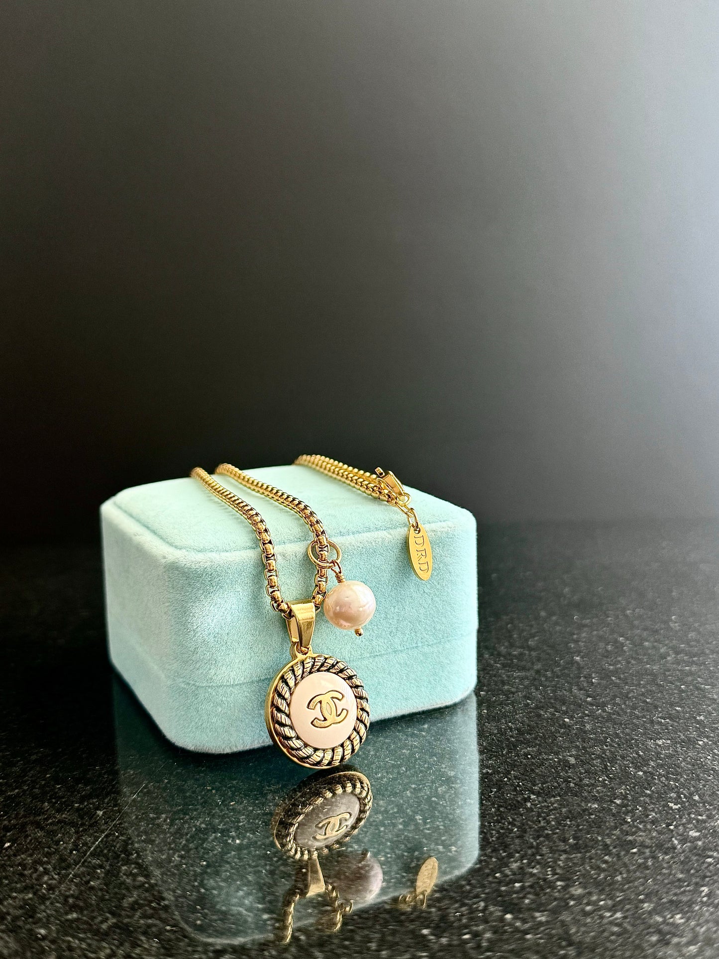 🤍 reworked cream enamel button necklace